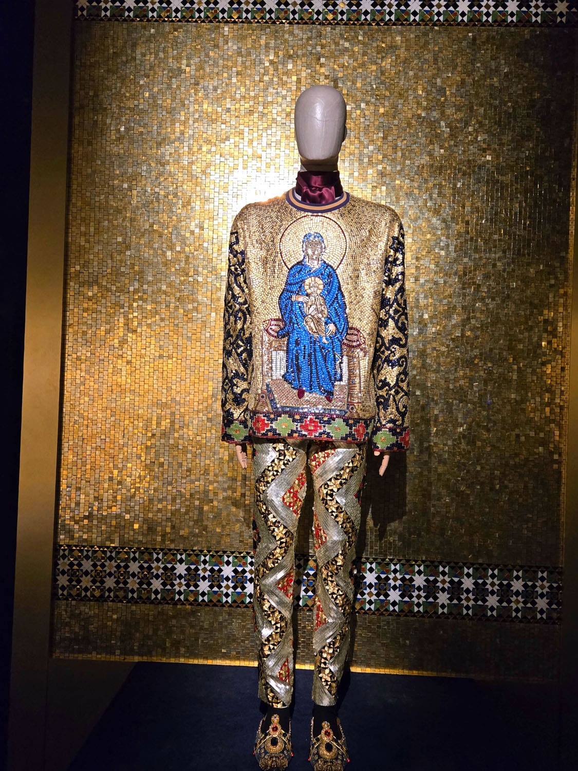 DU CŒUR À LA MAIN EXHIBITION DEVOTION DOLCE GABBANA RUNWAY MAGAZINE (71)