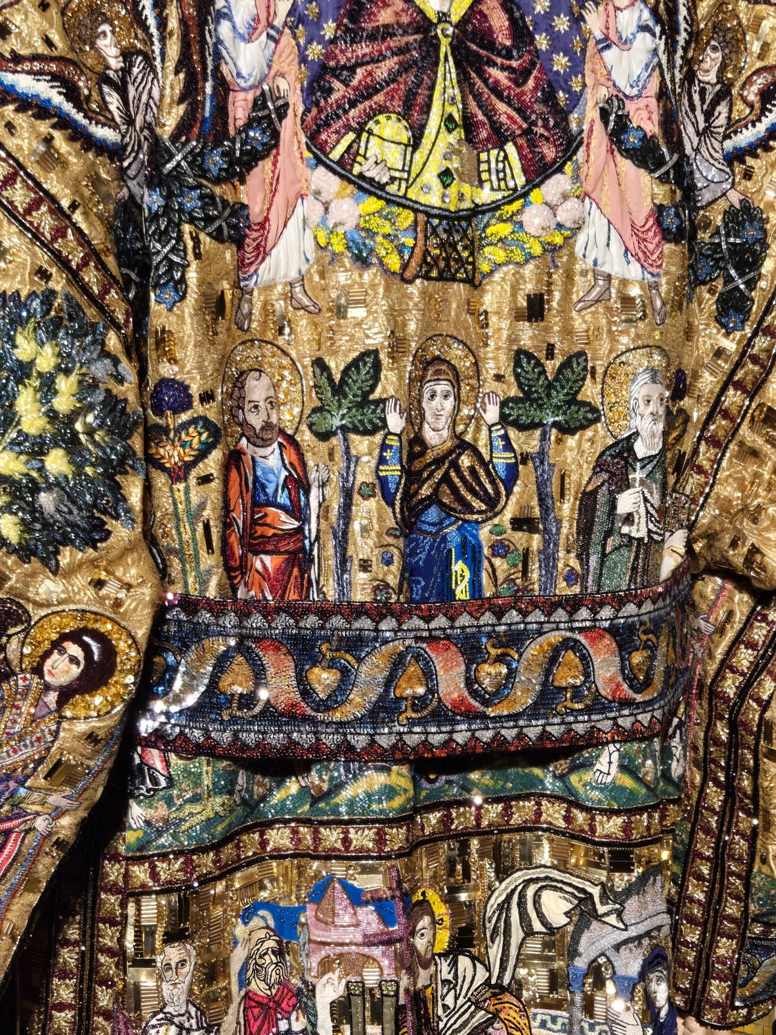 DU CŒUR À LA MAIN EXHIBITION DEVOTION DOLCE GABBANA RUNWAY MAGAZINE (74)