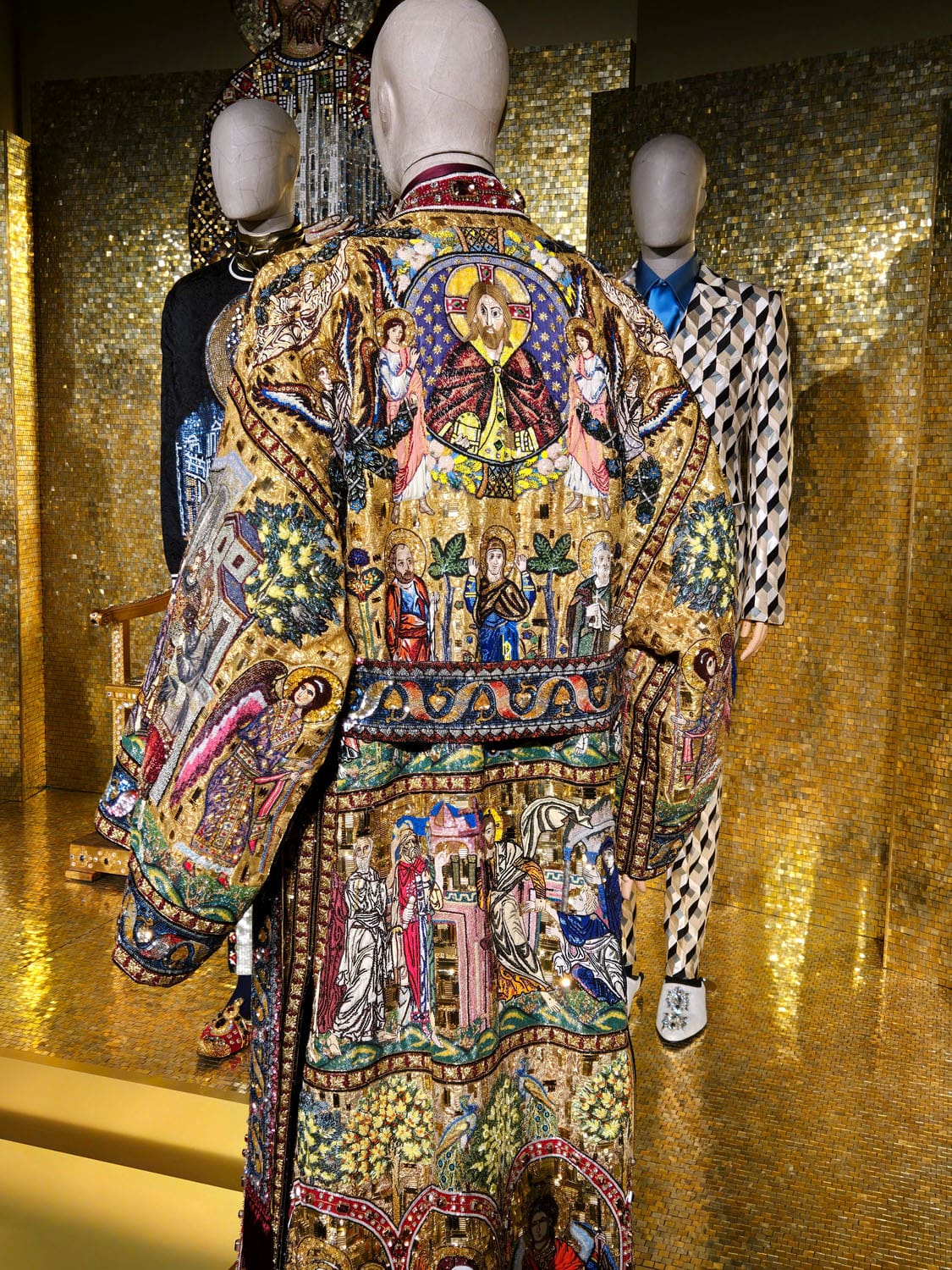 DU CŒUR À LA MAIN EXHIBITION DEVOTION DOLCE GABBANA RUNWAY MAGAZINE (75)