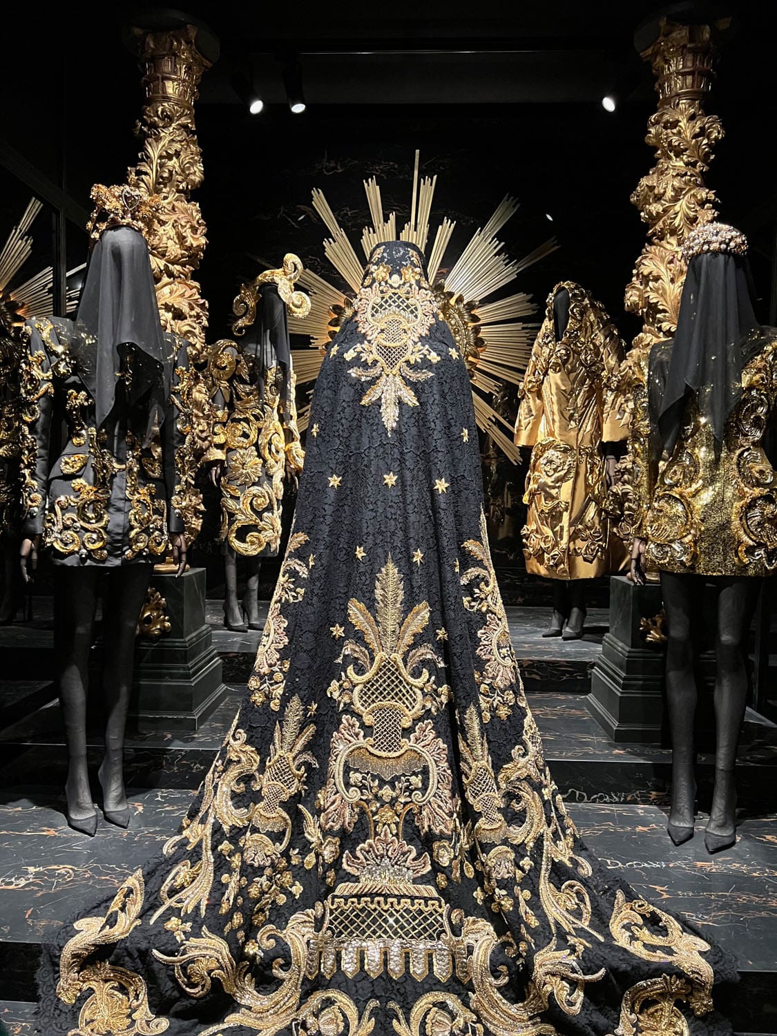 DU CŒUR À LA MAIN EXHIBITION DEVOTION DOLCE GABBANA RUNWAY MAGAZINE (8)