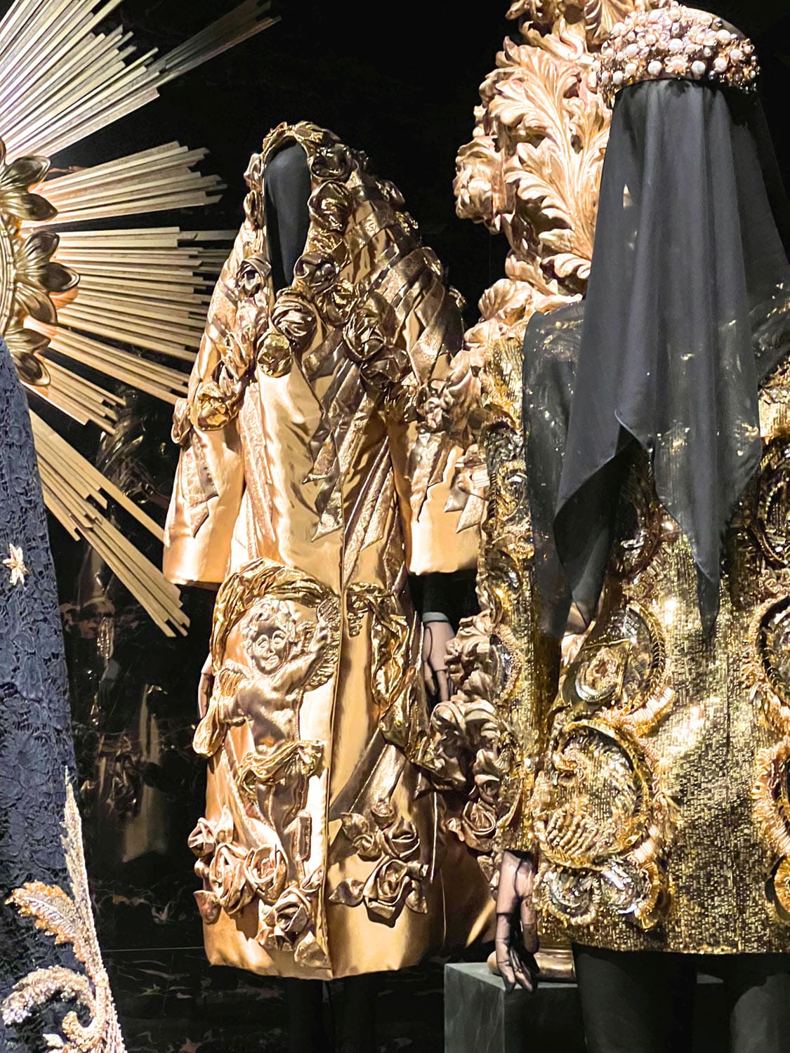 DU CŒUR À LA MAIN EXHIBITION DEVOTION DOLCE GABBANA RUNWAY MAGAZINE (9)