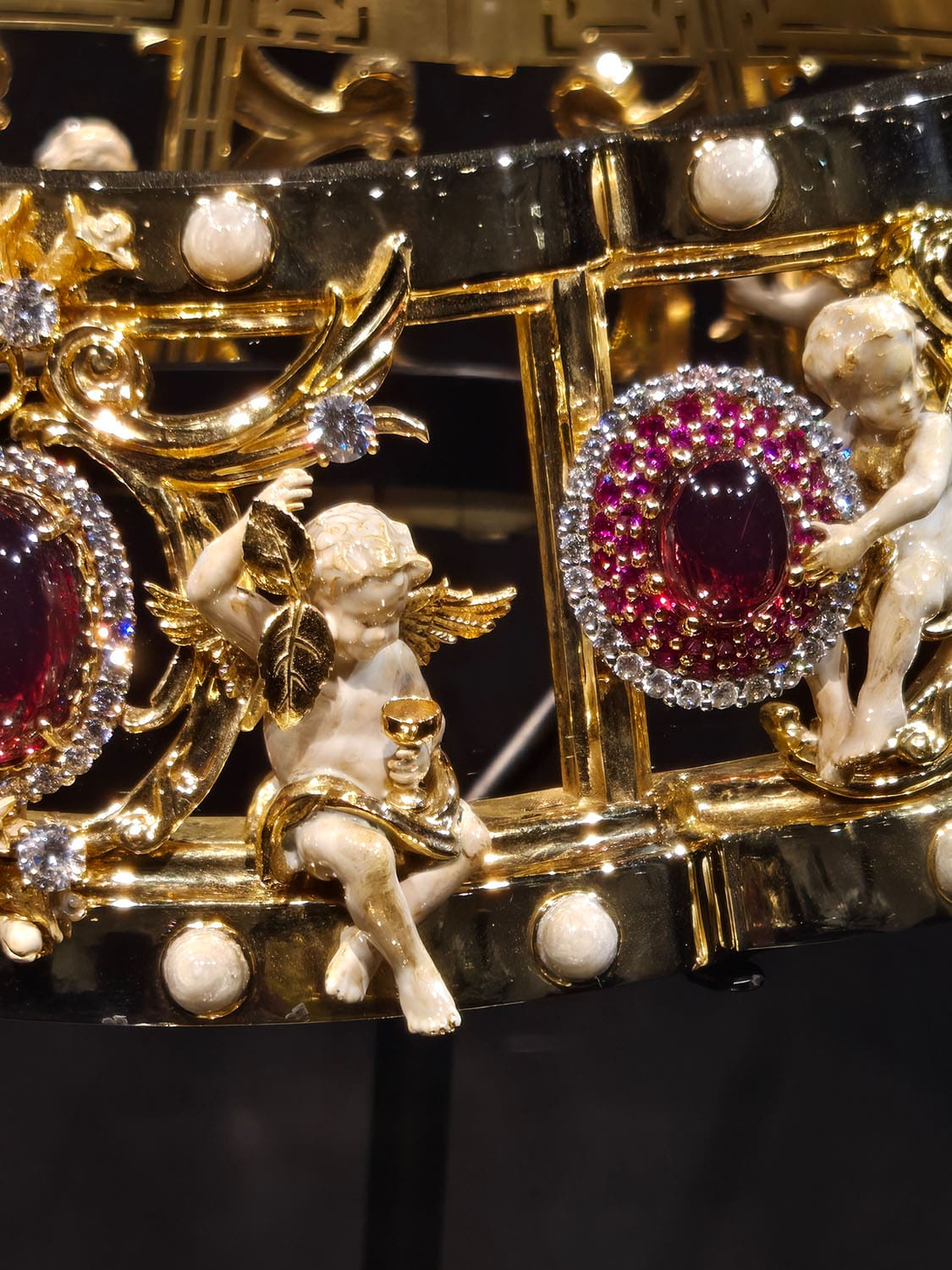 DU CŒUR À LA MAIN EXHIBITION DEVOTION DOLCE GABBANA RUNWAY MAGAZINE (91)