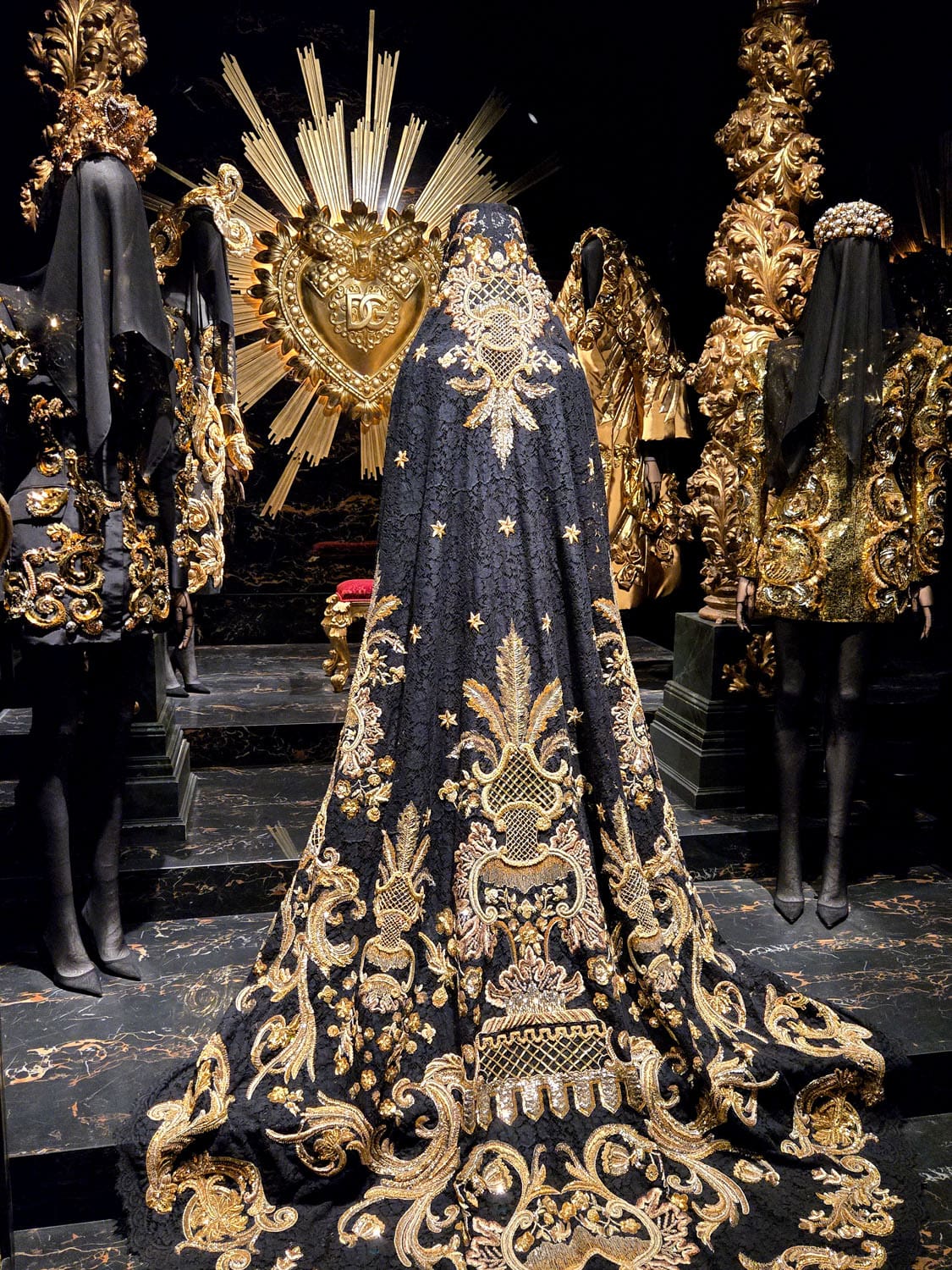 DU CŒUR À LA MAIN EXHIBITION DEVOTION DOLCE GABBANA RUNWAY MAGAZINE (97)