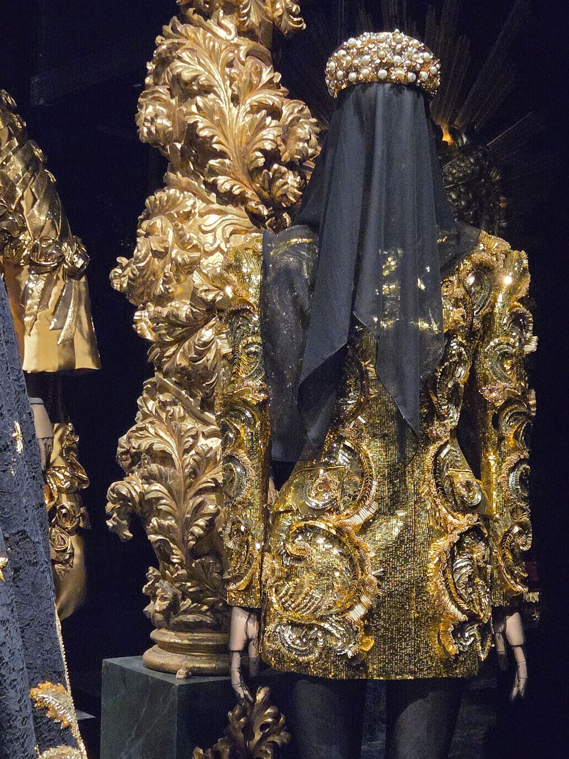 DU CŒUR À LA MAIN EXHIBITION DEVOTION DOLCE GABBANA RUNWAY MAGAZINE (99)