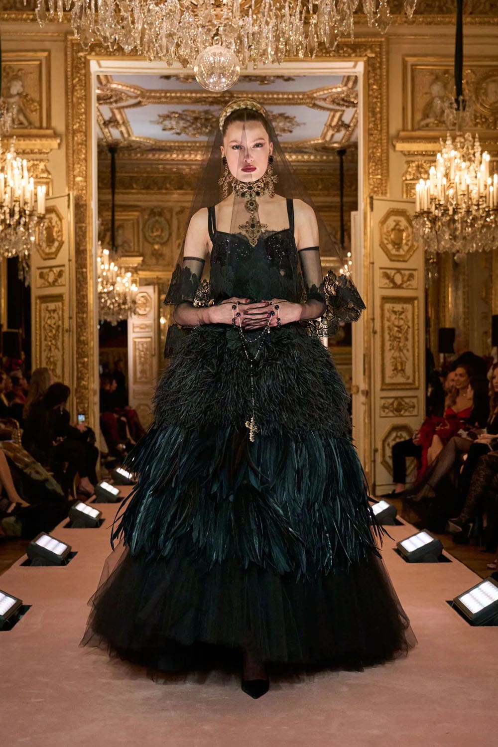 Dolce Gabbana Alta Moda Parigi 2025 Haute Couture Paris Runway Magazinet (12)