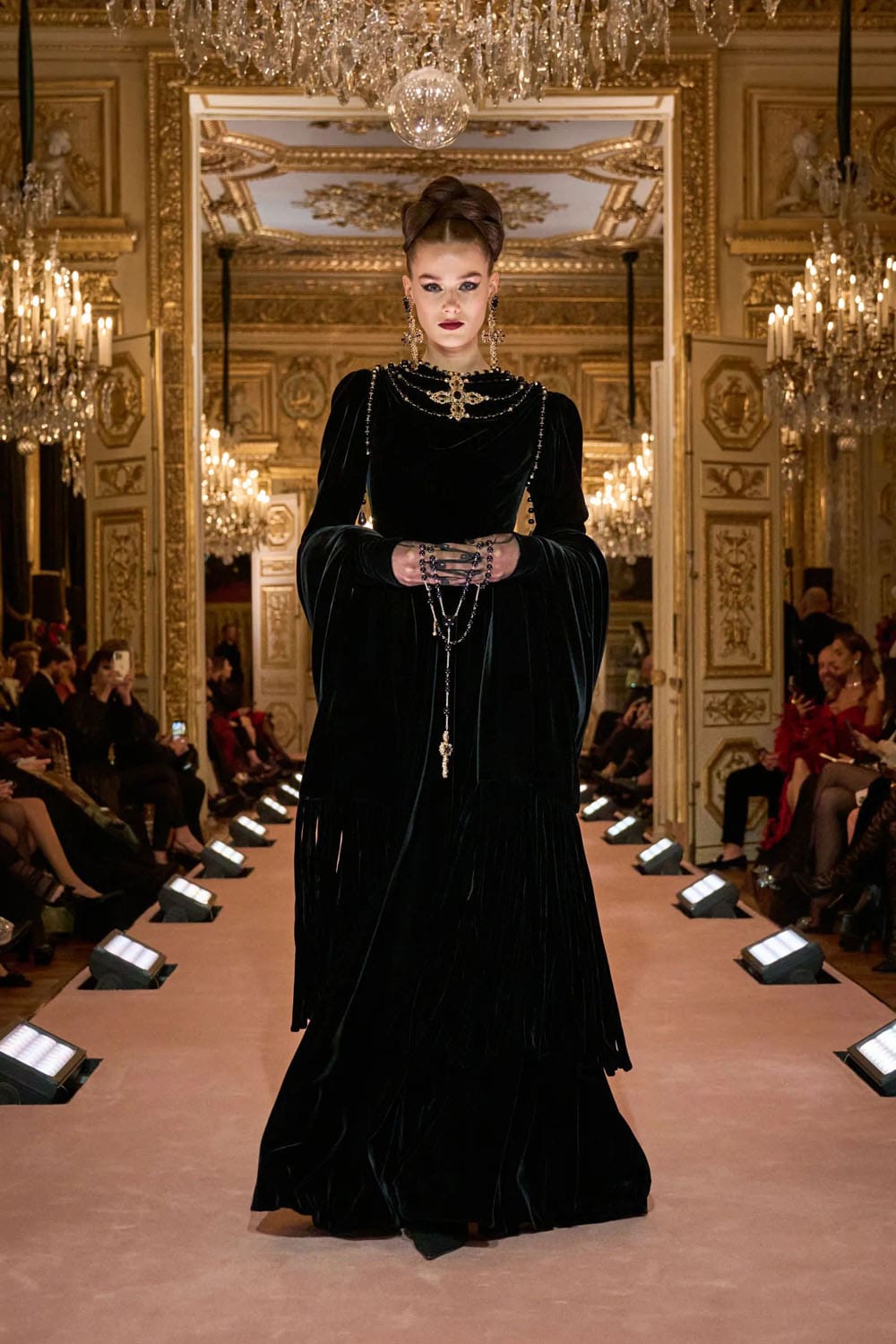 Dolce Gabbana Alta Moda Parigi 2025 Haute Couture Paris Runway Magazinet (7)
