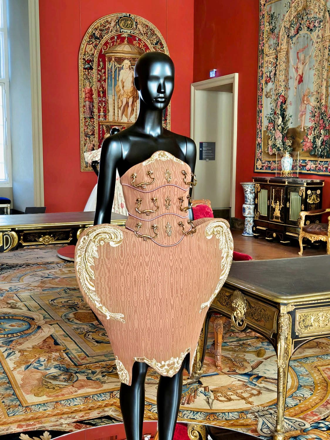 LOUVRE COUTURE Mostra d'arte e moda Parigi (12)