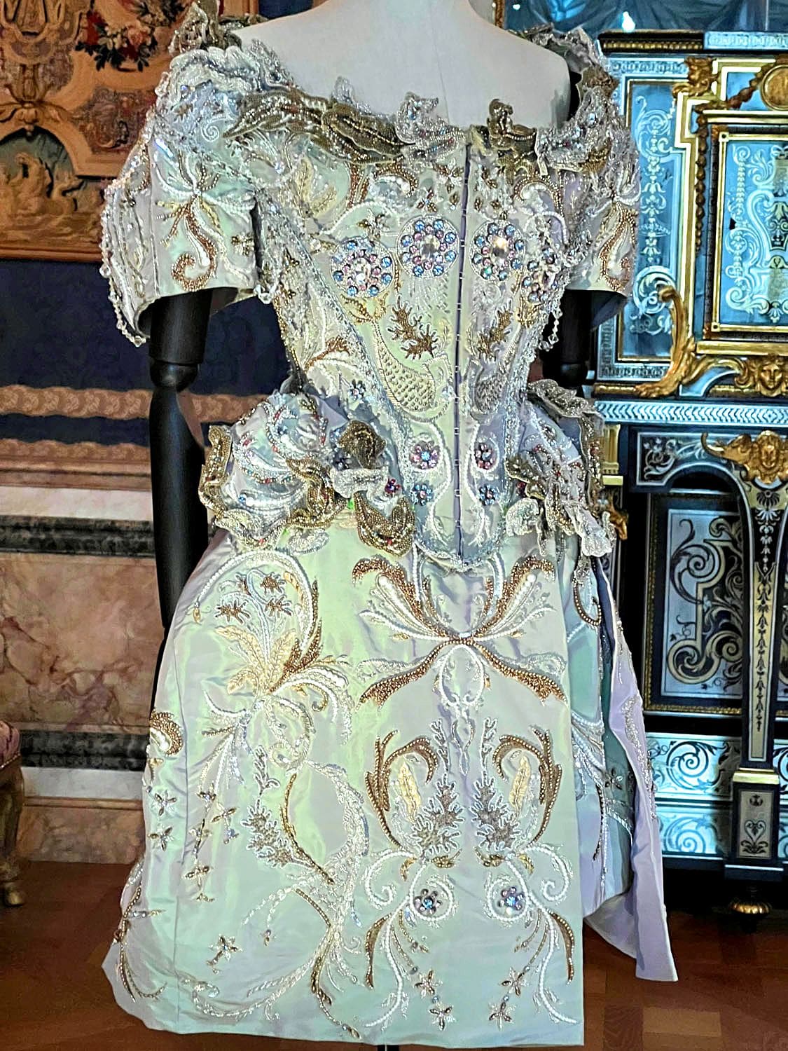 LOUVRE COUTURE Mostra d'arte e moda Parigi (20)