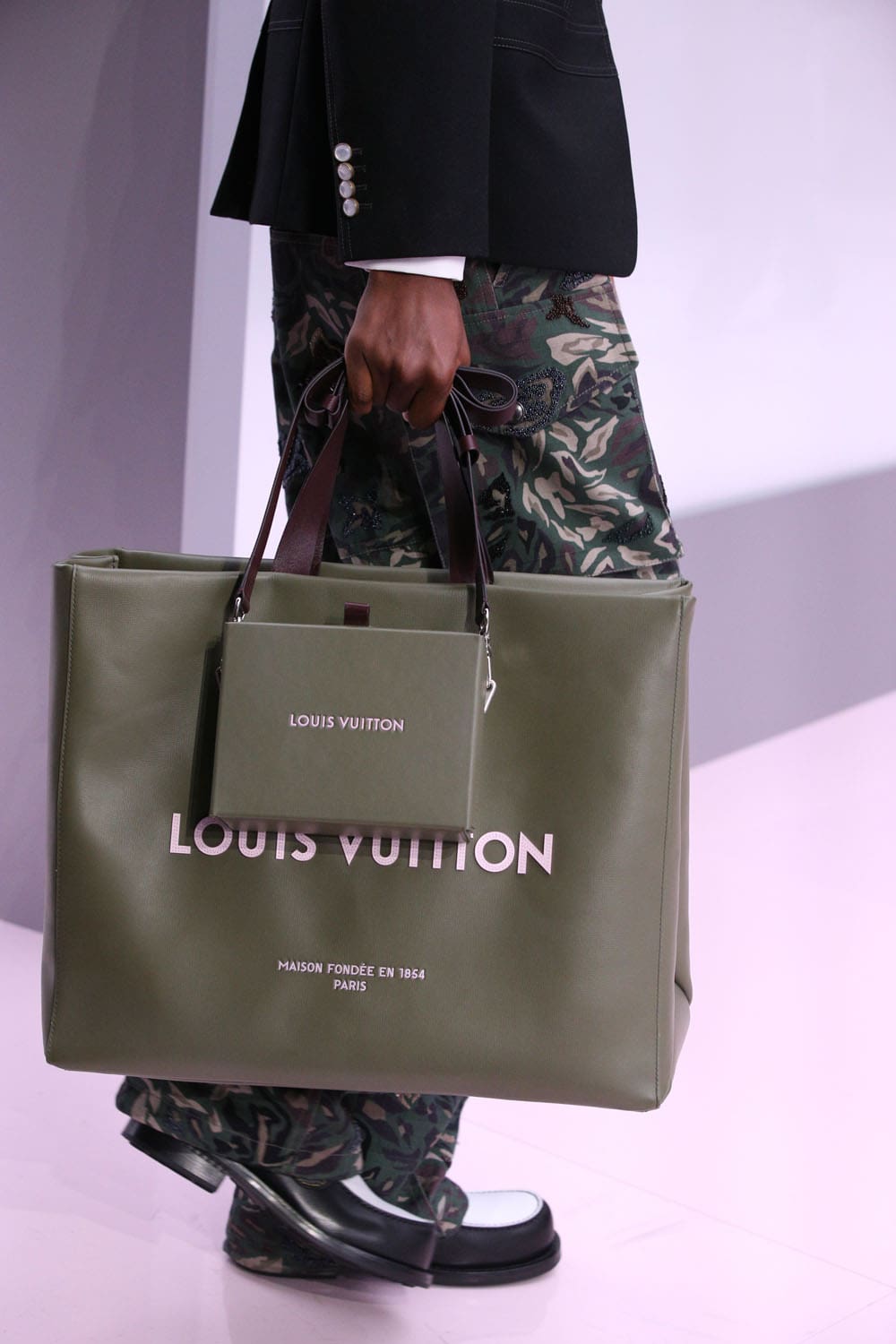 Louis Vuitton Fall Winter 2025 2026 Men Details Backstage Runway Magazine (18)