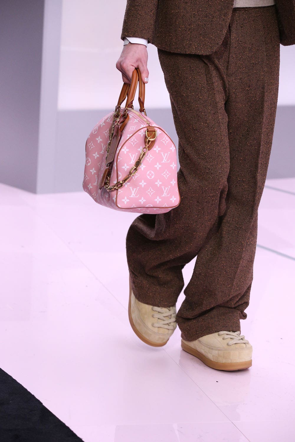 Louis Vuitton Fall Winter 2025 2026 Men Details Backstage Runway Magazine (3)