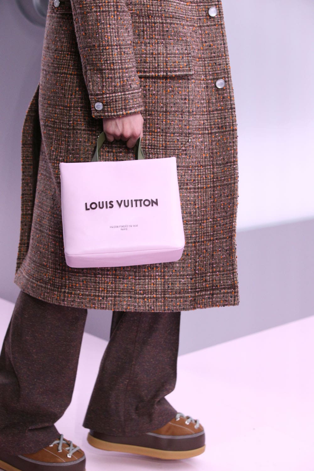Louis Vuitton Fall Winter 2025 2026 Men Details Backstage Runway Magazine (4)