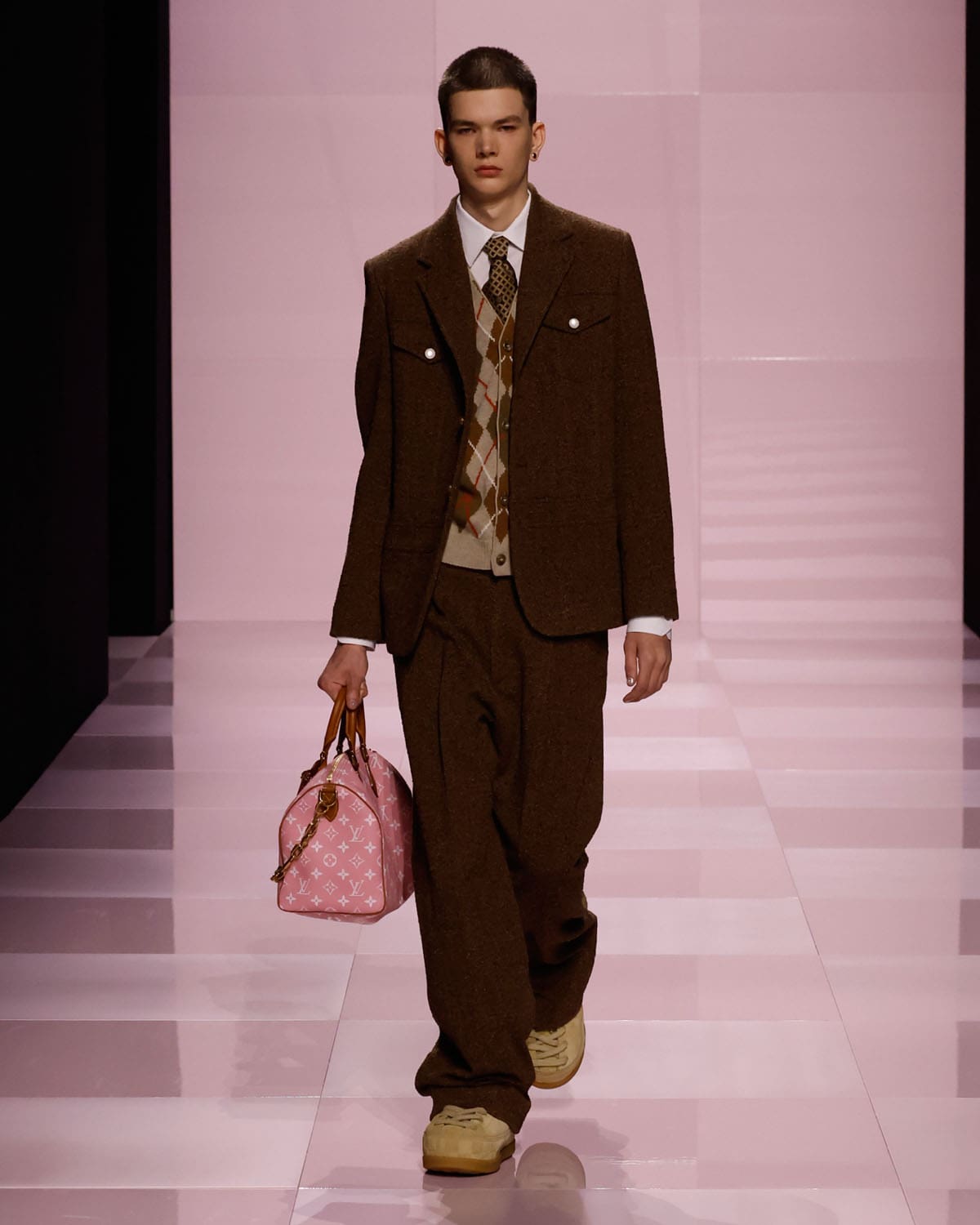 Louis Vuitton Fall Winter 2025 2026 Men Runway Magazine (1)