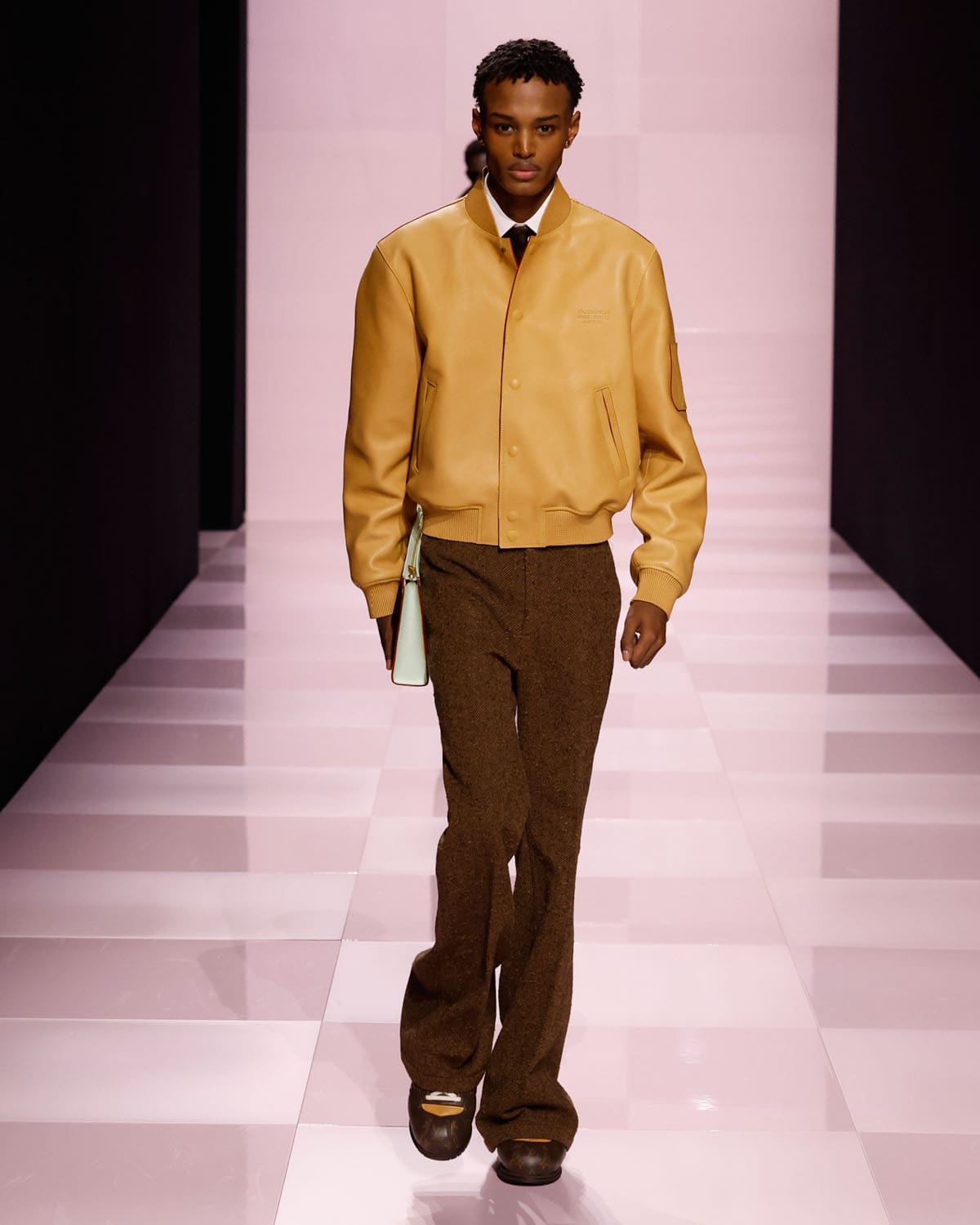 Louis Vuitton Fall Winter 2025 2026 Men Runway Magazine (12)