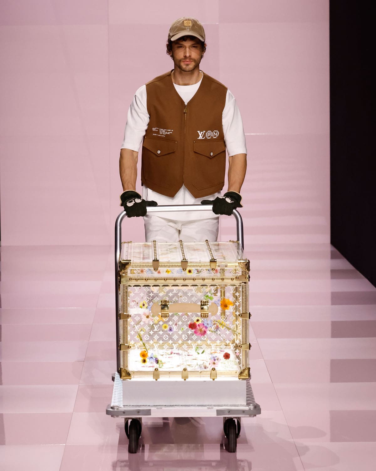 Louis Vuitton Fall Winter 2025 2026 Men Runway Magazine (16)