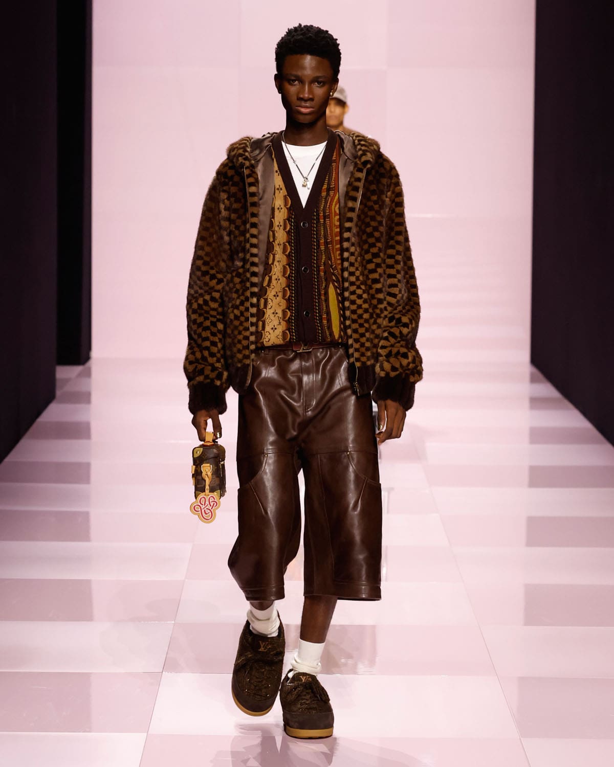 Louis Vuitton Fall Winter 2025 2026 Men Runway Magazine (17)