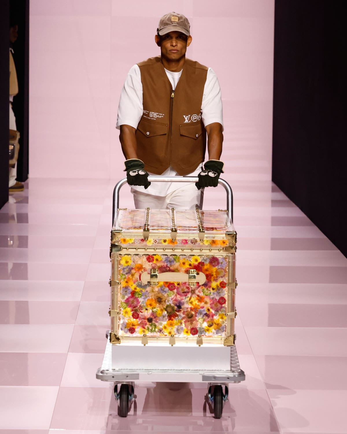 Louis Vuitton Fall Winter 2025 2026 Men Runway Magazine (18)