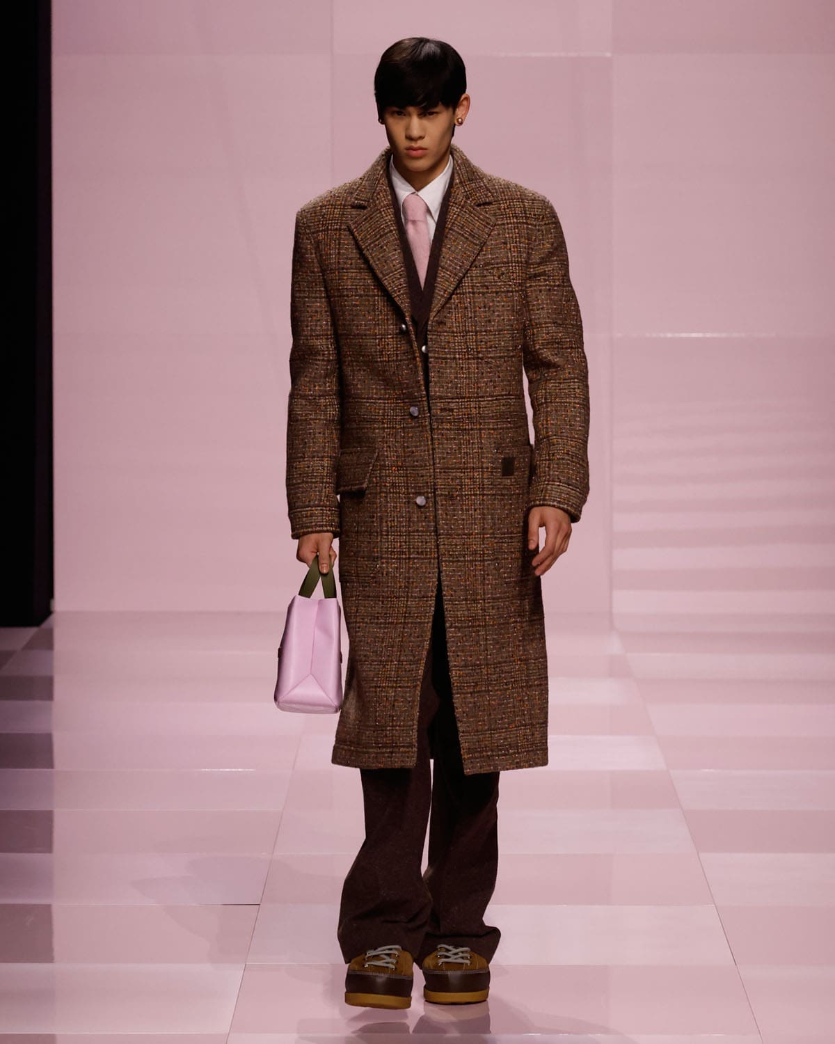 Louis Vuitton Fall Winter 2025 2026 Men Runway Magazine (2)