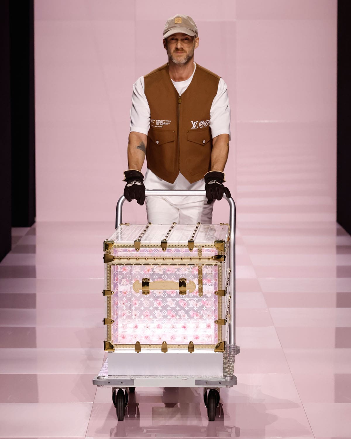 Louis Vuitton Fall Winter 2025 2026 Men Runway Magazine (24)