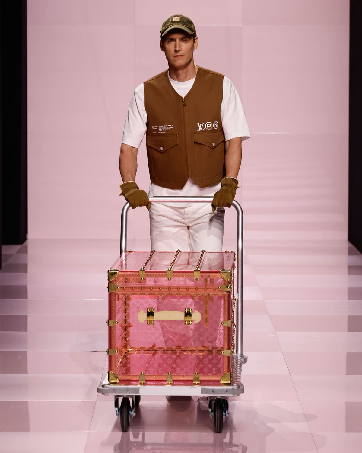 Louis Vuitton Fall Winter 2025 2026 Men Runway Magazine (26)