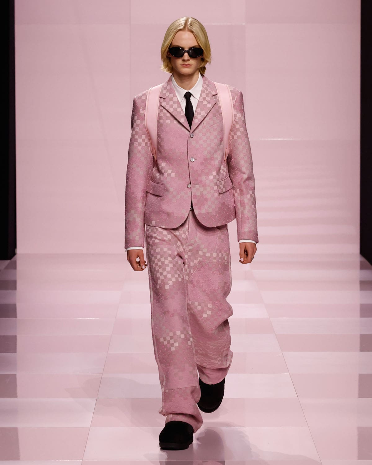 Louis Vuitton Fall Winter 2025 2026 Men Runway Magazine (28)