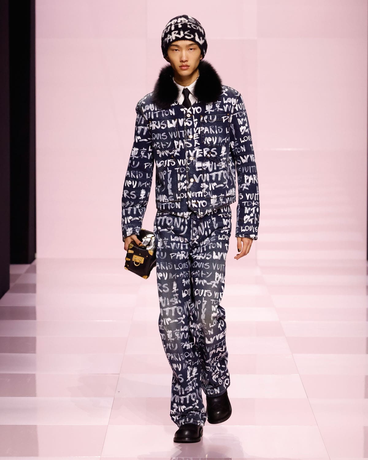Louis Vuitton Fall Winter 2025 2026 Men Runway Magazine (31)