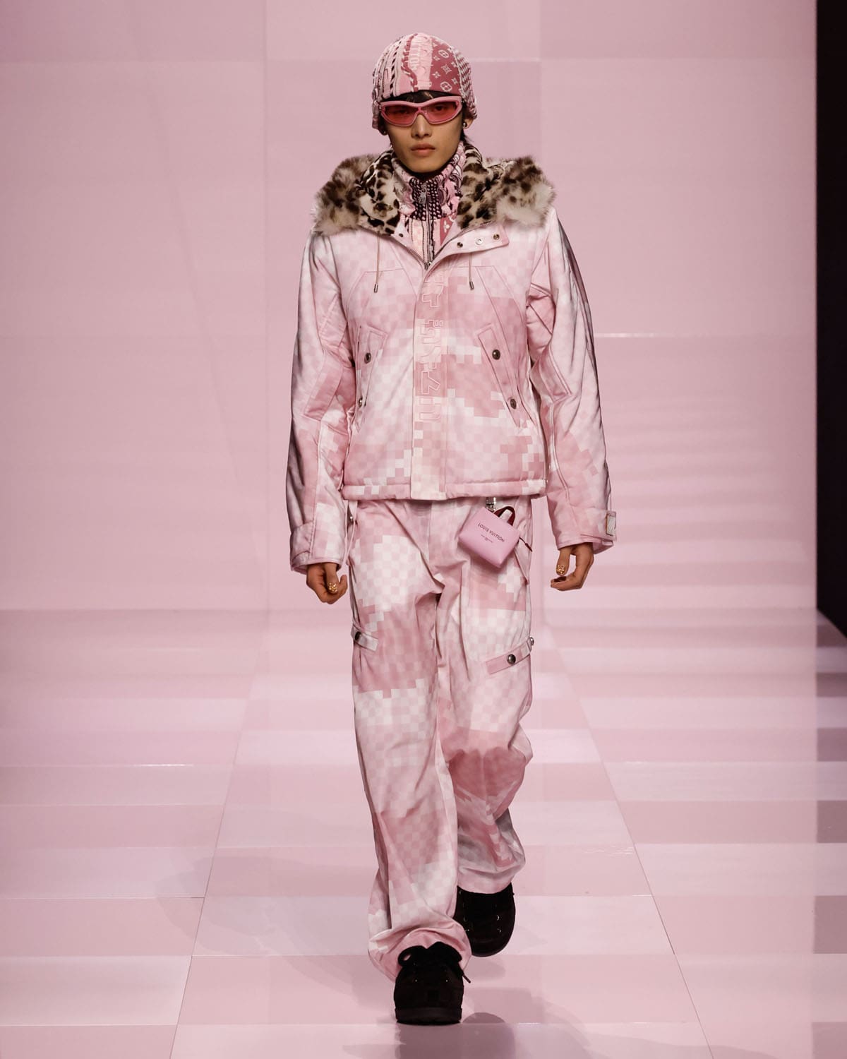 Louis Vuitton Fall Winter 2025 2026 Men Runway Magazine (35)