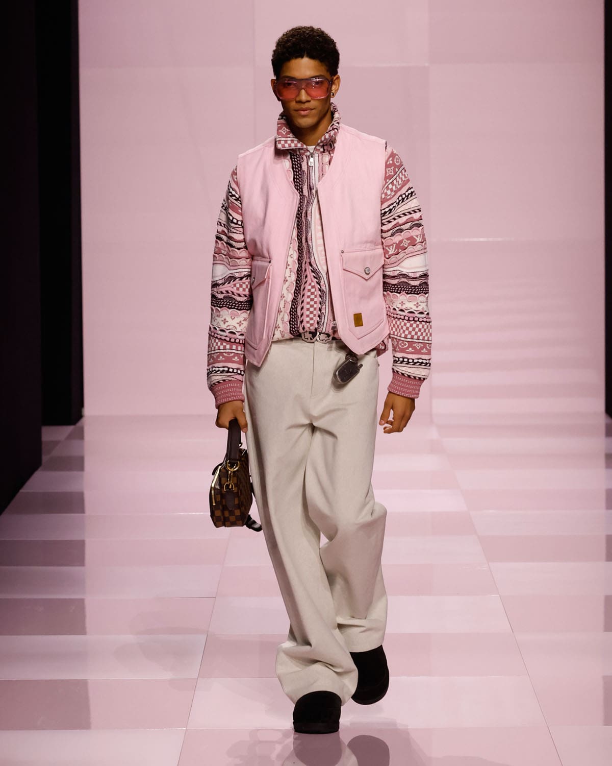 Louis Vuitton Fall Winter 2025 2026 Men Runway Magazine (36)