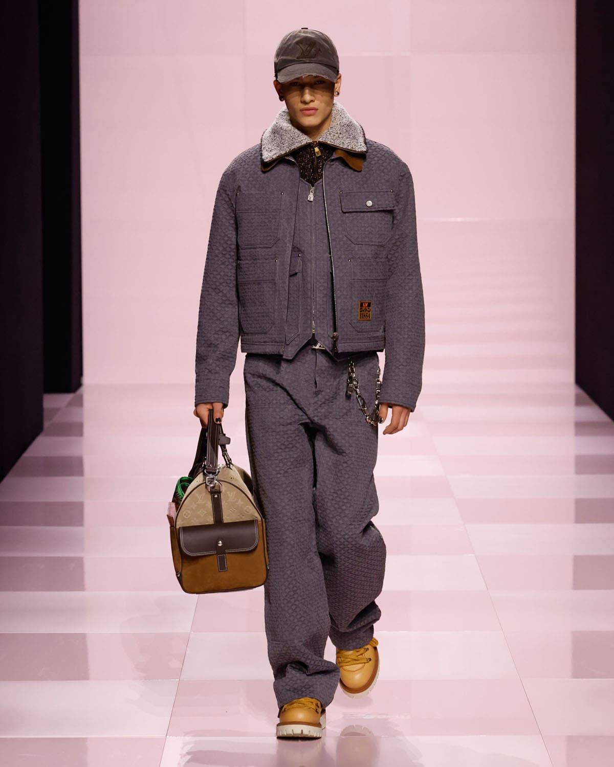 Louis Vuitton Fall Winter 2025 2026 Men Runway Magazine (38)