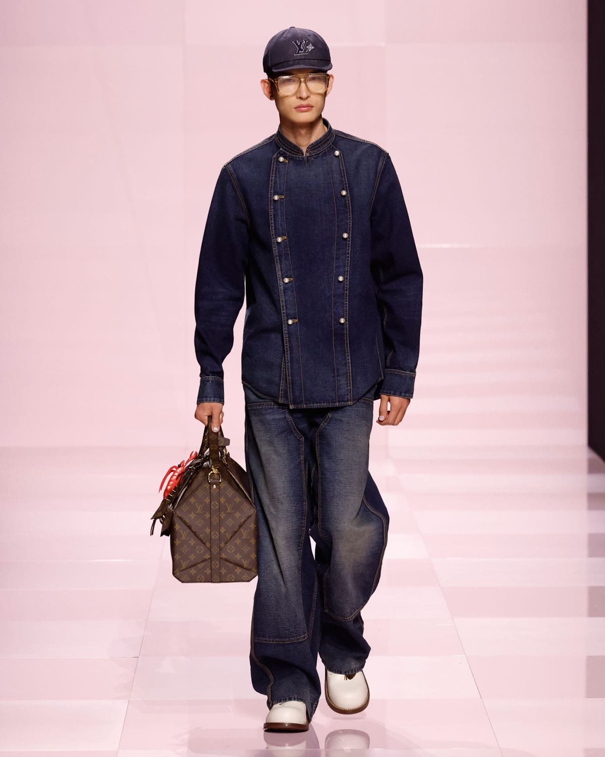 Louis Vuitton Fall Winter 2025 2026 Men Runway Magazine (43)