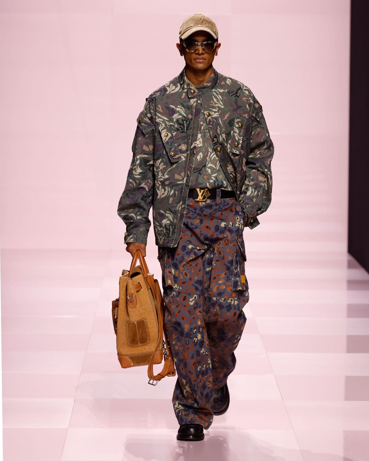 Louis Vuitton Fall Winter 2025 2026 Men Runway Magazine (47)