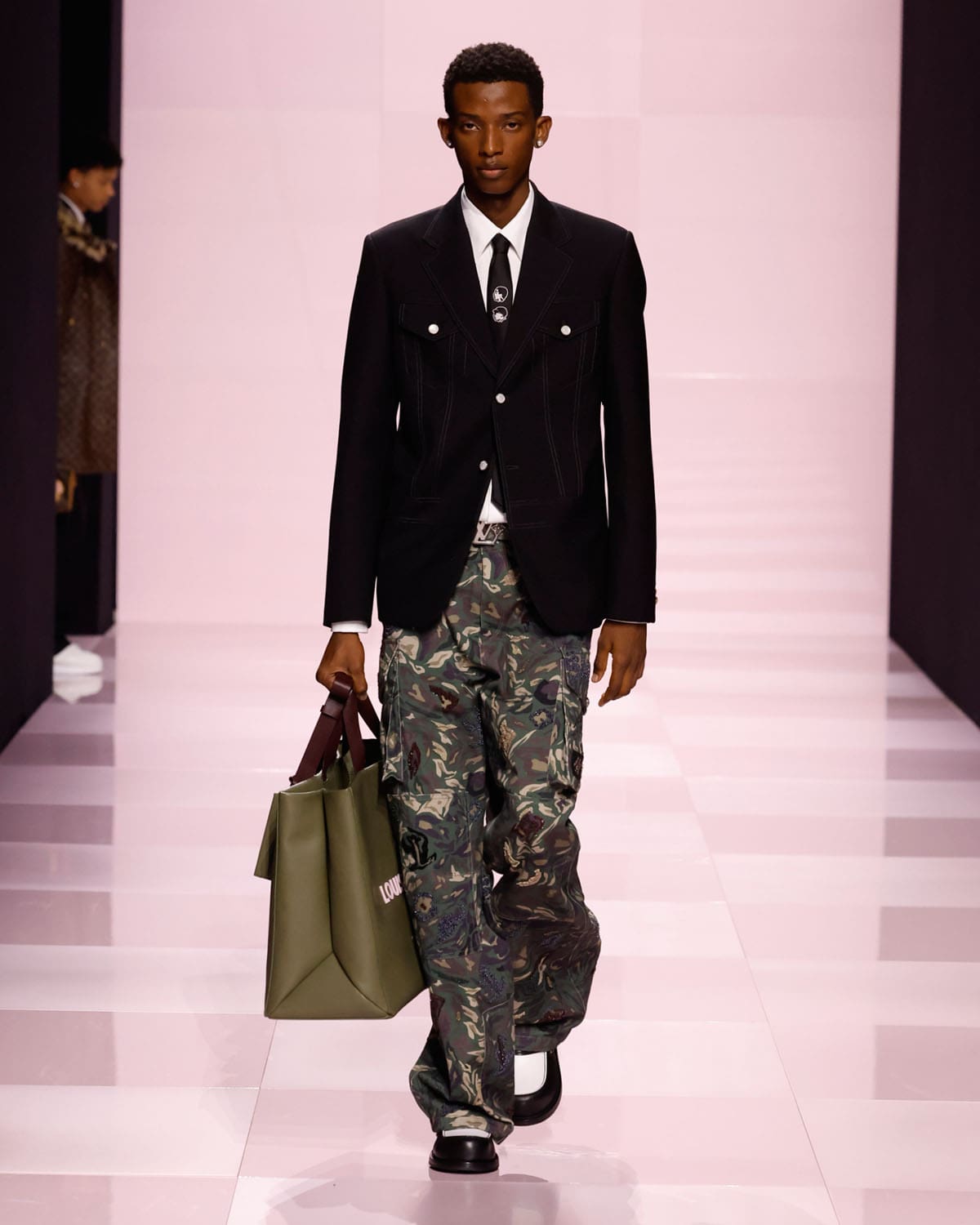 Louis Vuitton Fall Winter 2025 2026 Men Runway Magazine (50)