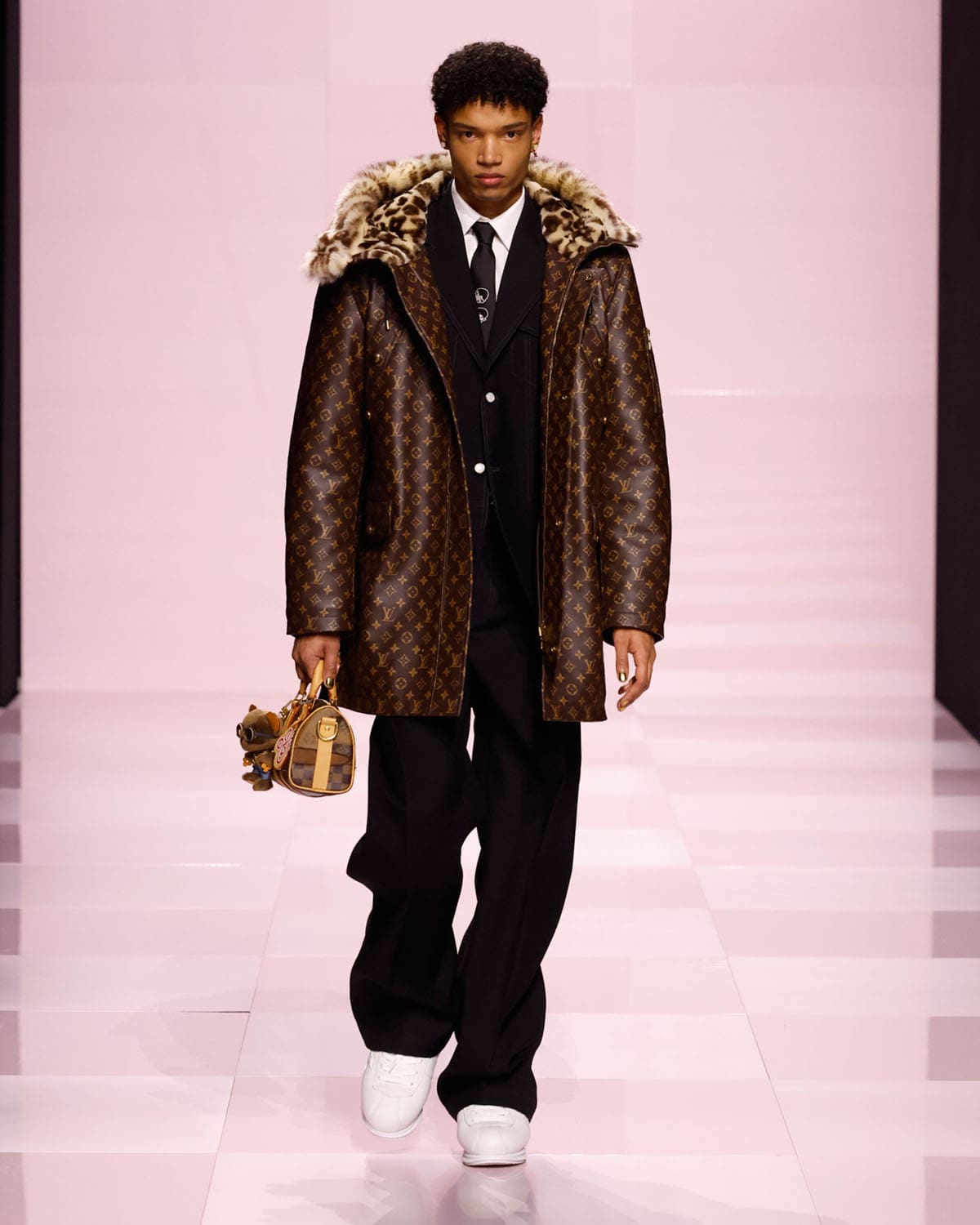 Louis Vuitton Fall Winter 2025 2026 Men Runway Magazine (51)