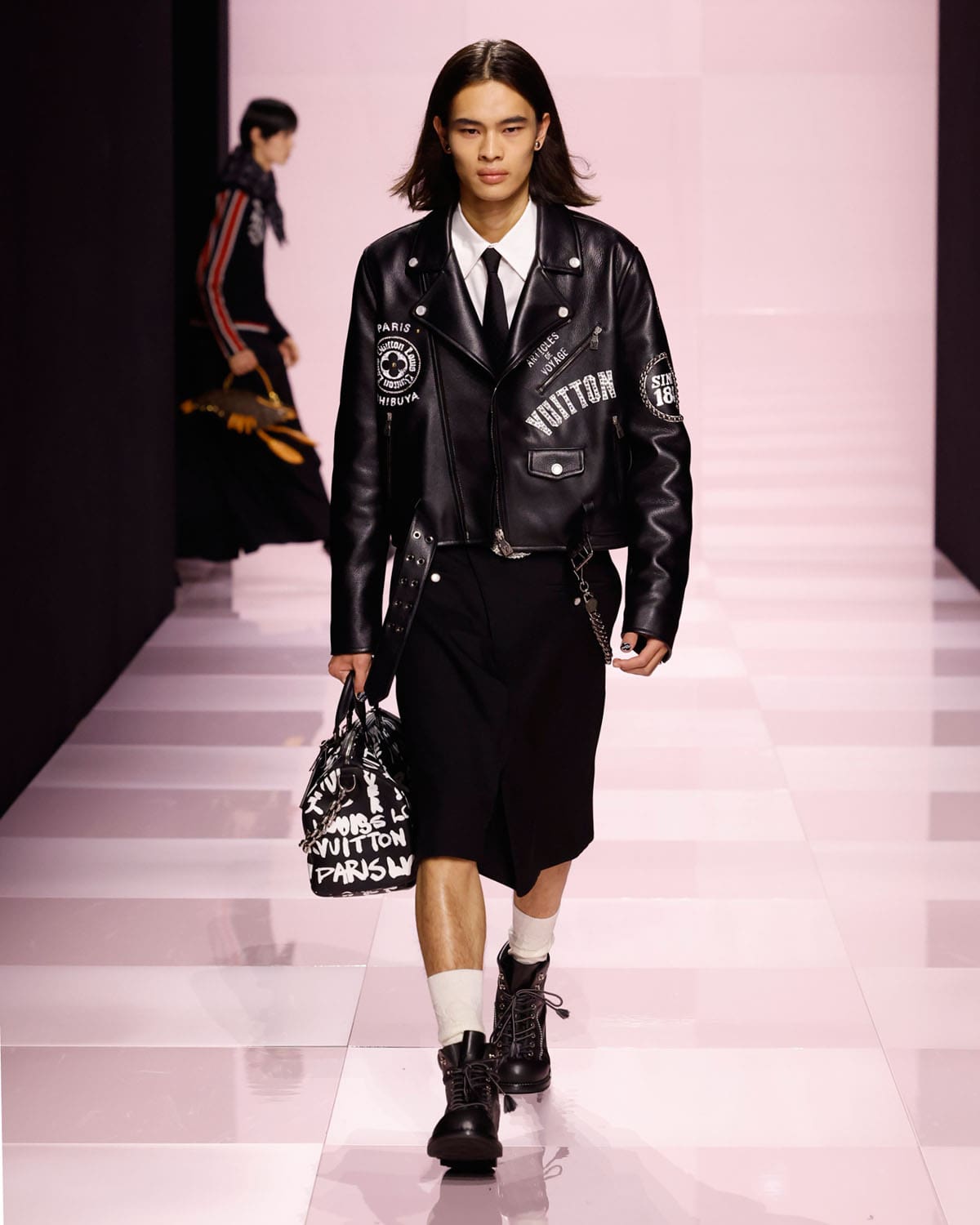 Louis Vuitton Fall Winter 2025 2026 Men Runway Magazine (54)