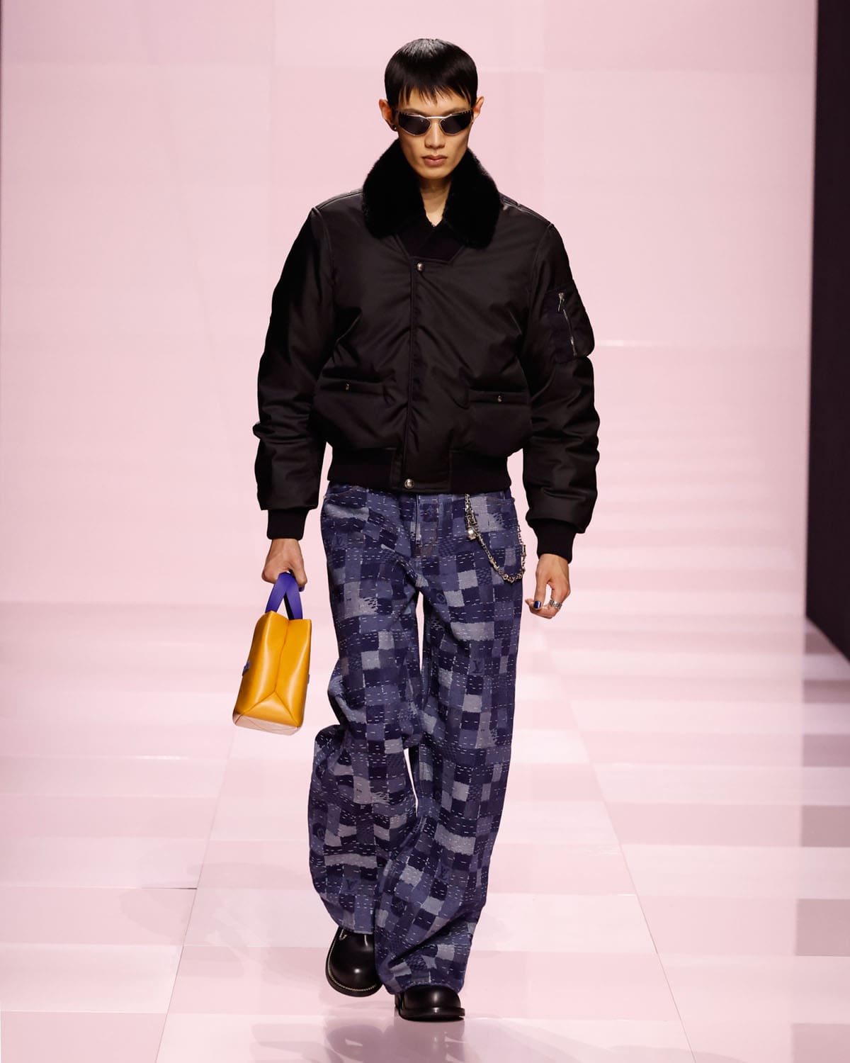 Louis Vuitton Fall Winter 2025 2026 Men Runway Magazine (56)