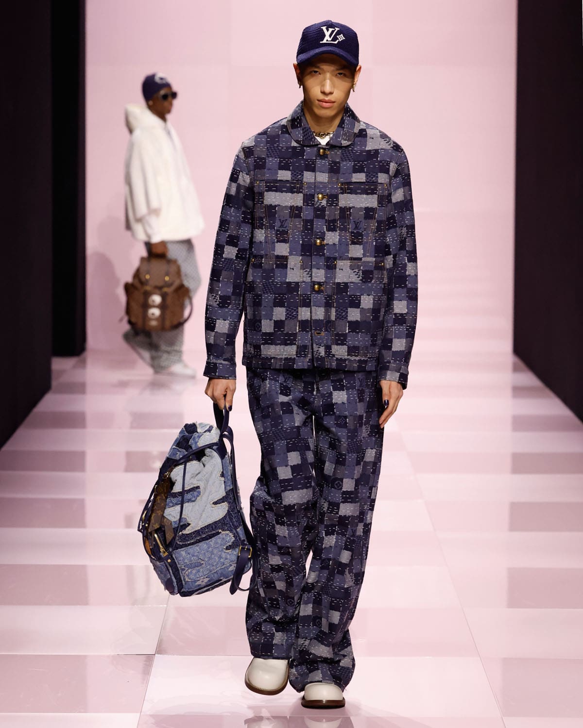Louis Vuitton Fall Winter 2025 2026 Men Runway Magazine (57)