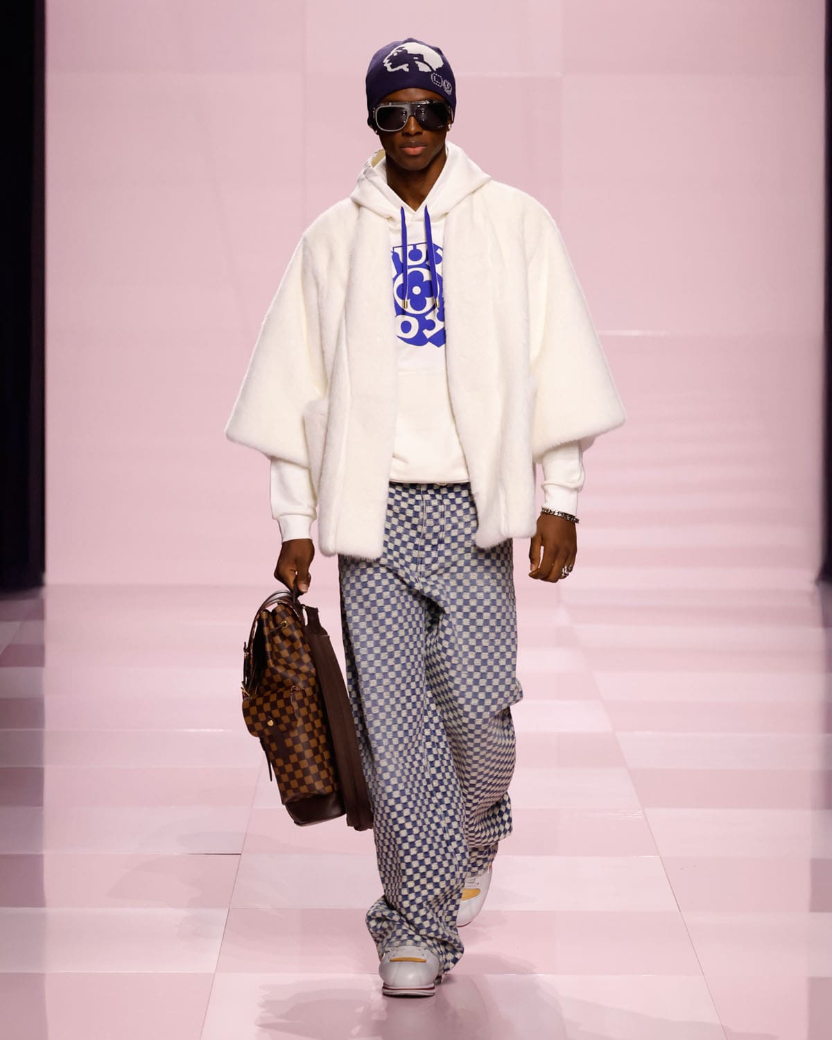 Louis Vuitton Fall Winter 2025 2026 Men Runway Magazine (58)
