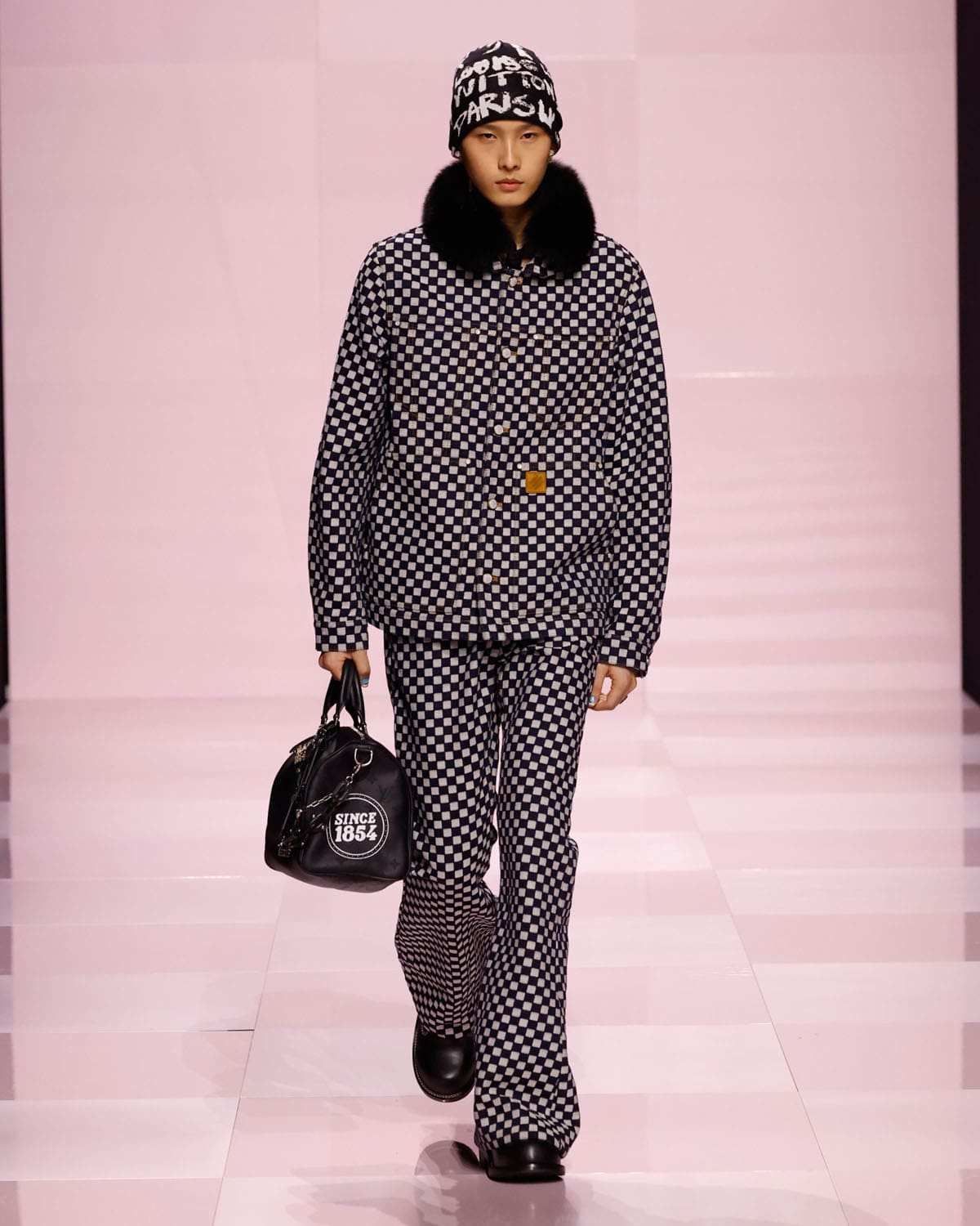 Louis Vuitton Fall Winter 2025 2026 Men Runway Magazine (60)