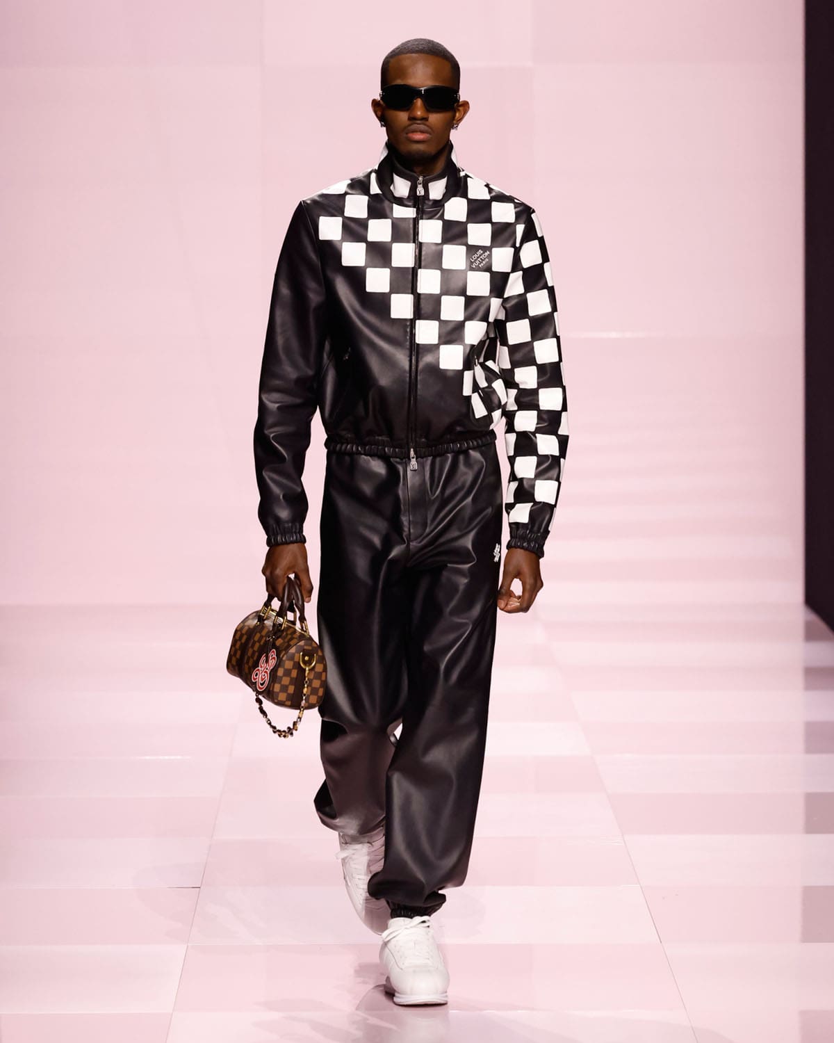 Louis Vuitton Fall Winter 2025 2026 Men Runway Magazine (61)