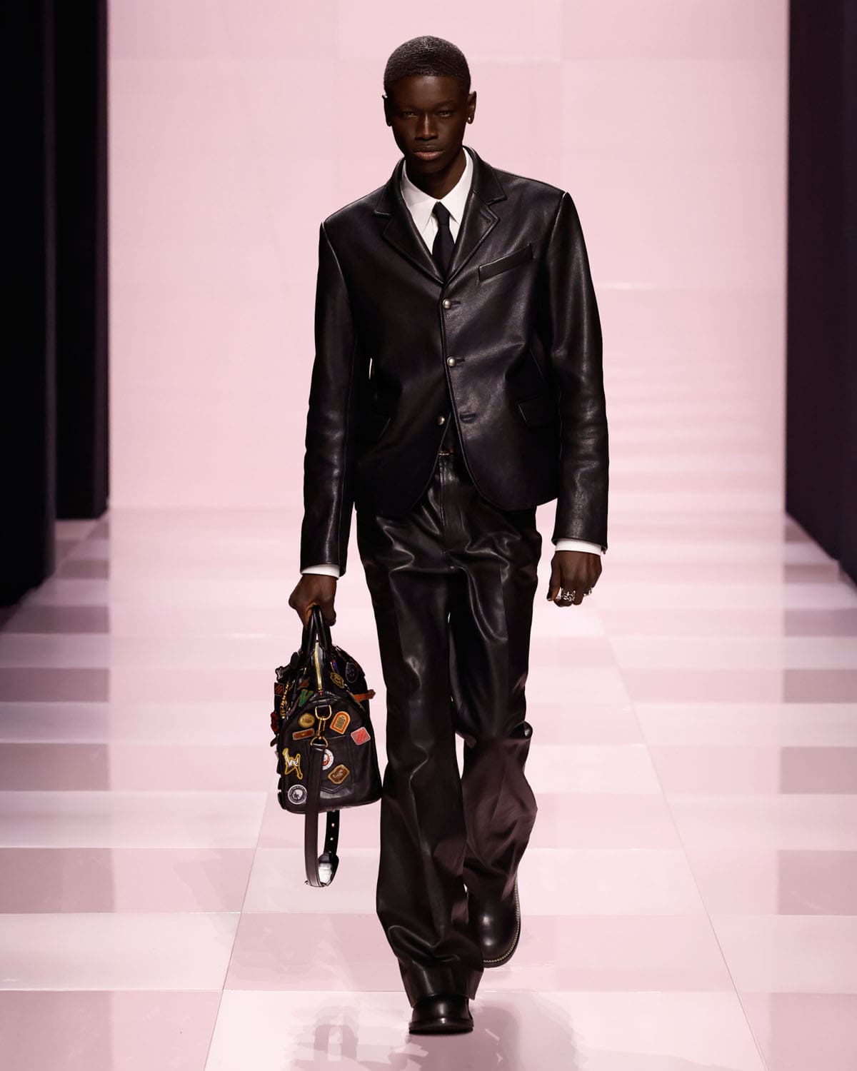 Louis Vuitton Fall Winter 2025 2026 Men Runway Magazine (62)