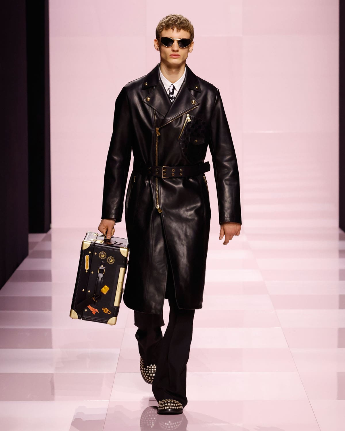 Louis Vuitton Fall Winter 2025 2026 Men Runway Magazine (64)