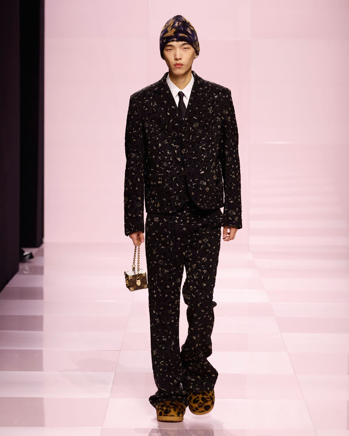 Louis Vuitton Fall Winter 2025 2026 Men Runway Magazine (65)