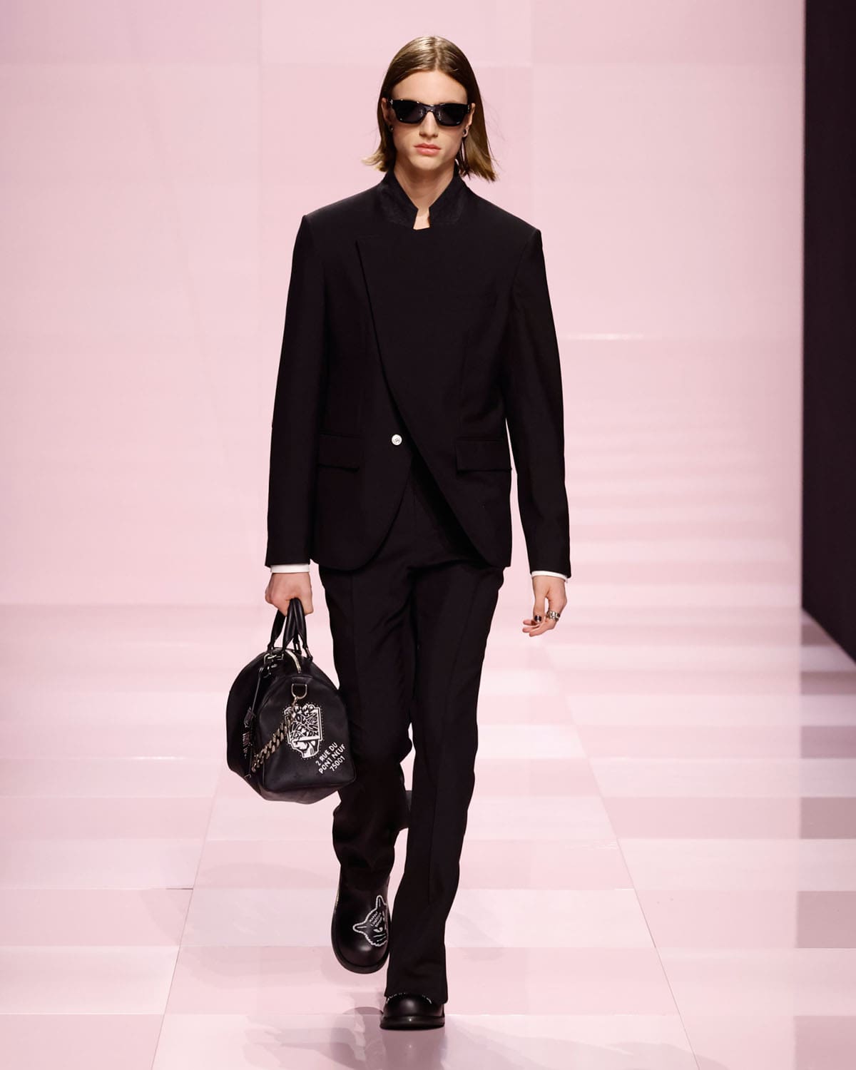 Louis Vuitton Fall Winter 2025 2026 Men Runway Magazine (67)