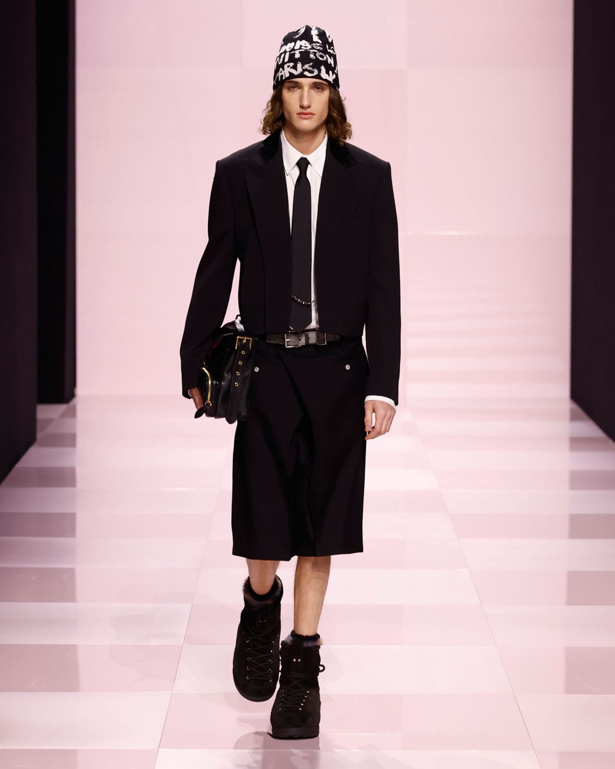 Louis Vuitton Fall Winter 2025 2026 Men Runway Magazine (74)