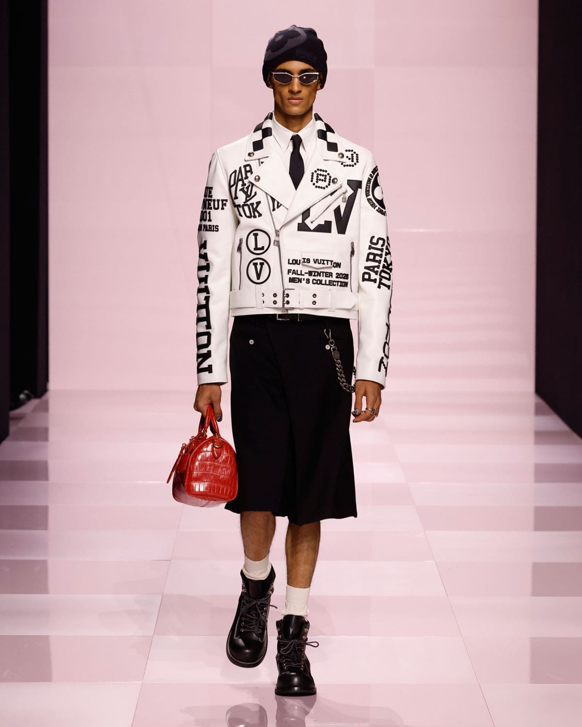 Louis Vuitton Fall Winter 2025 2026 Men Runway Magazine (76)