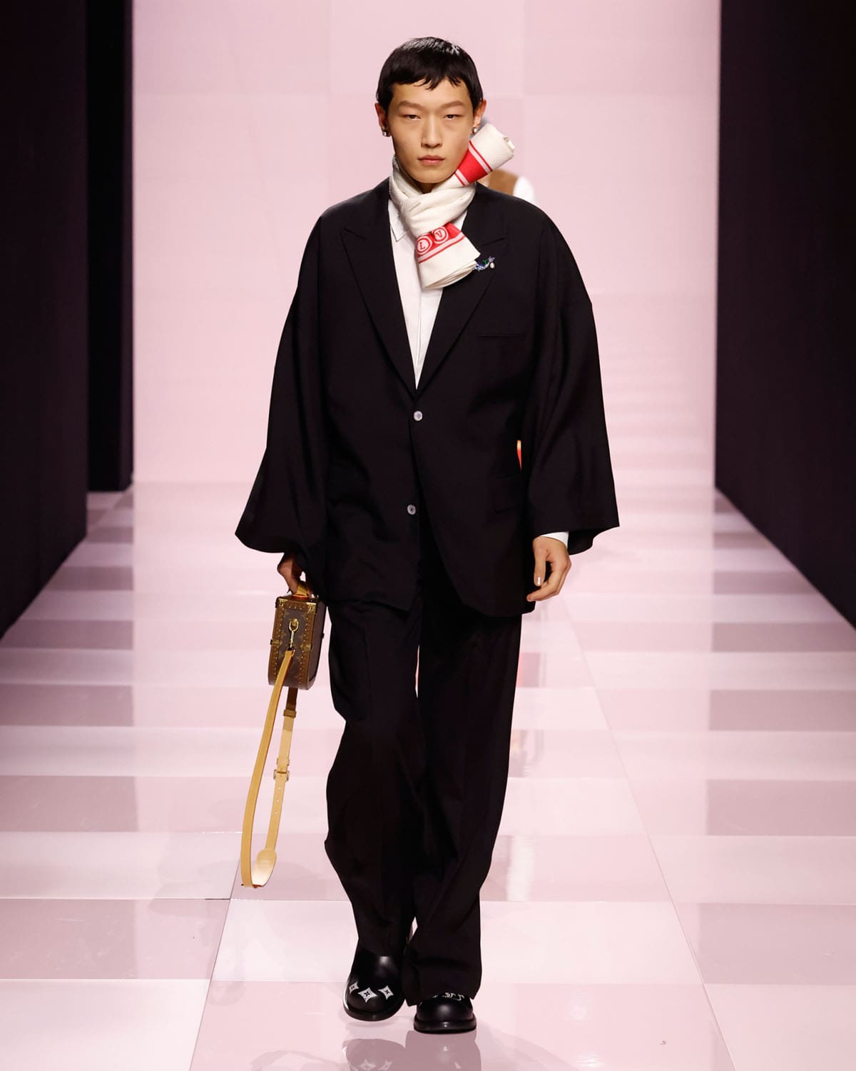 Louis Vuitton Fall Winter 2025 2026 Men Runway Magazine (77)