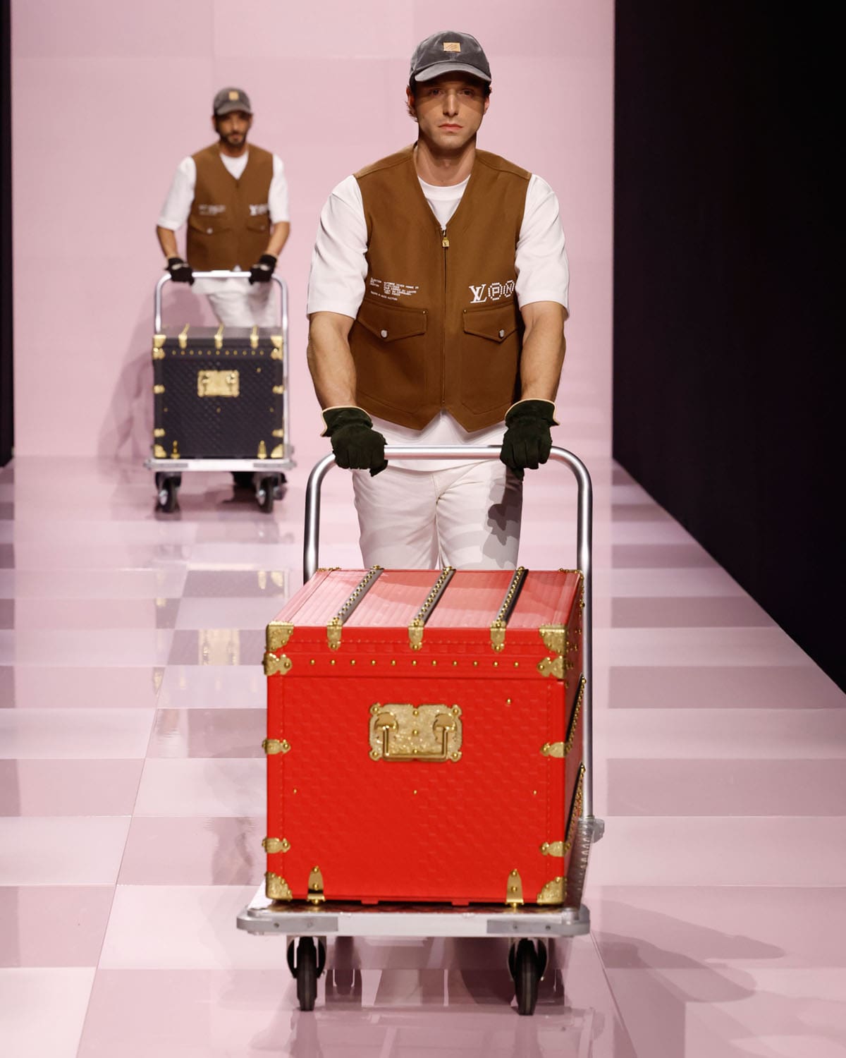 Louis Vuitton Fall Winter 2025 2026 Men Runway Magazine (78)