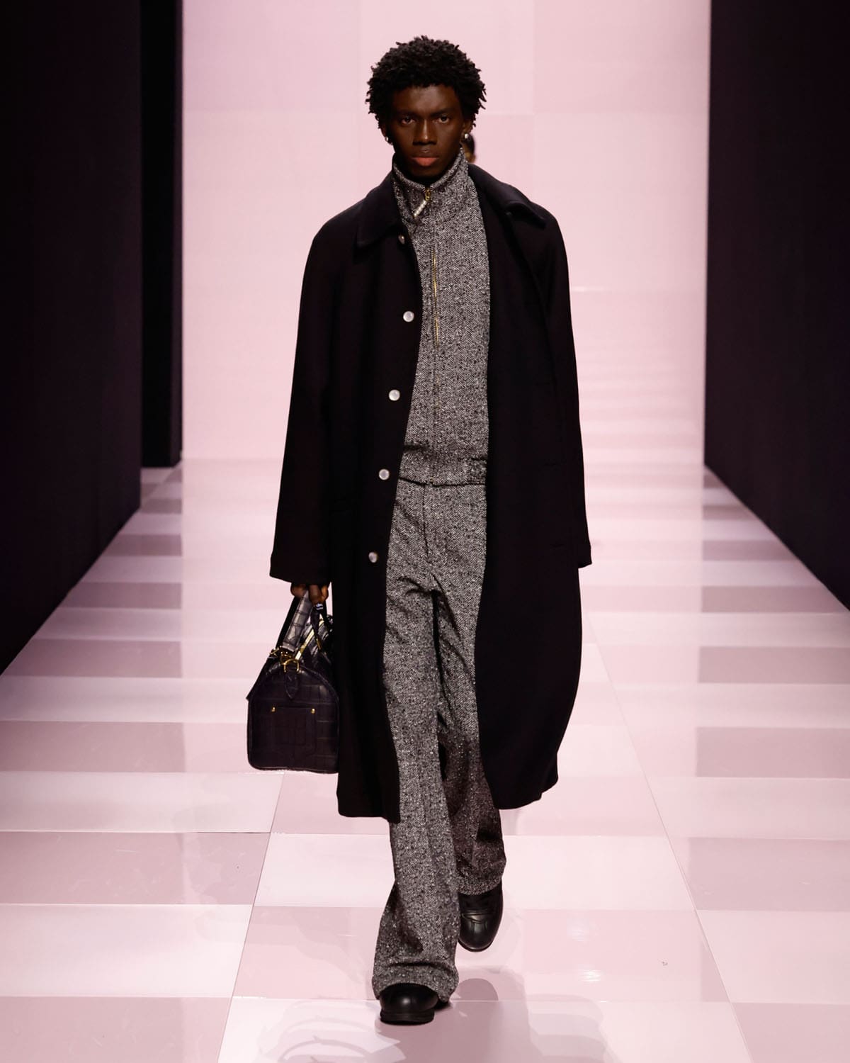 Louis Vuitton Fall Winter 2025 2026 Men Runway Magazine (81)