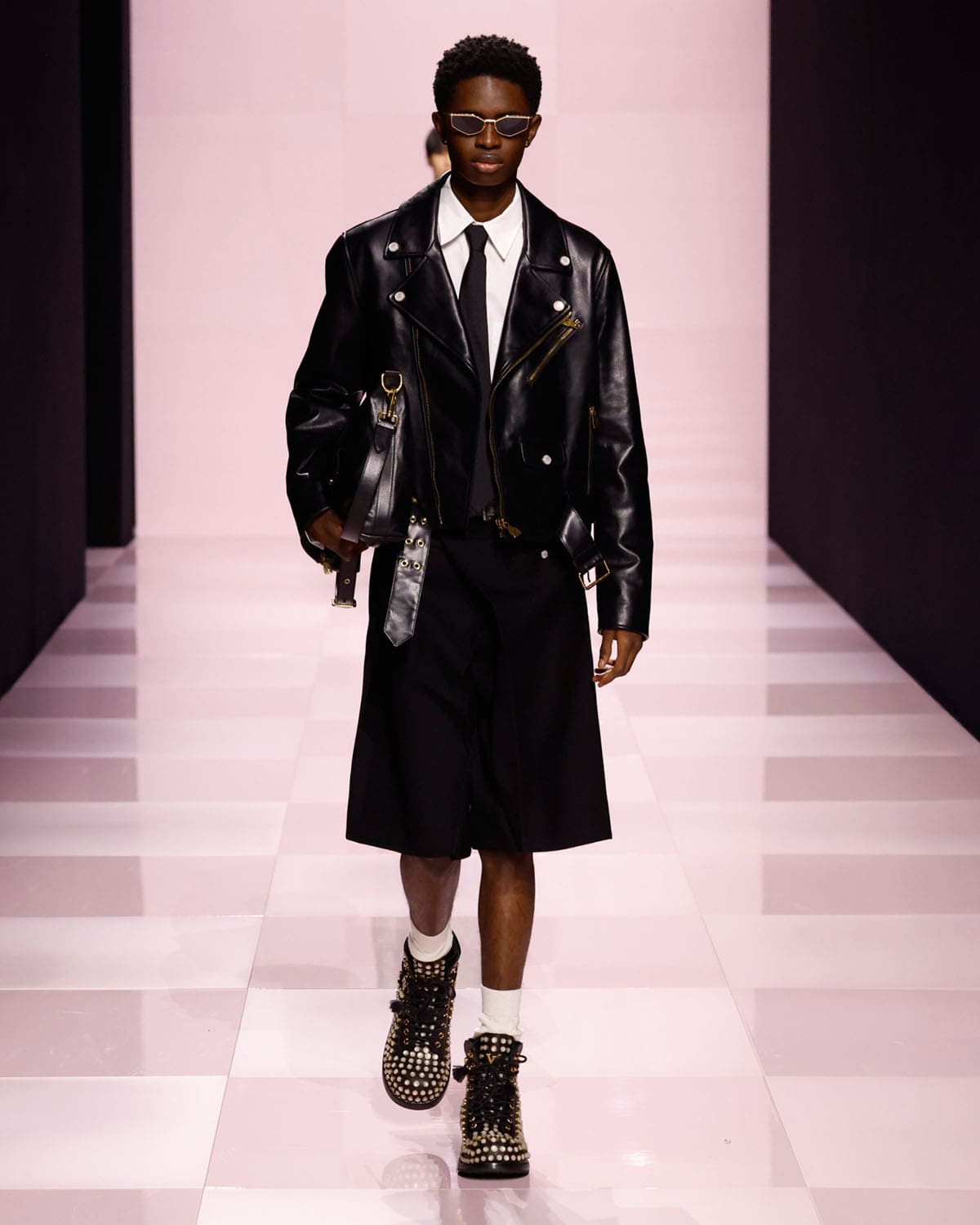 Louis Vuitton Fall Winter 2025 2026 Men Runway Magazine (82)