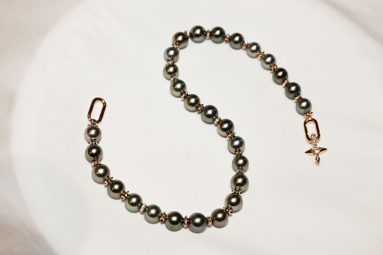 蒂芙尼 (Tiffany & Co) 庆祝 Pharrell Williams 推出全新 Tiffany Titan 系列