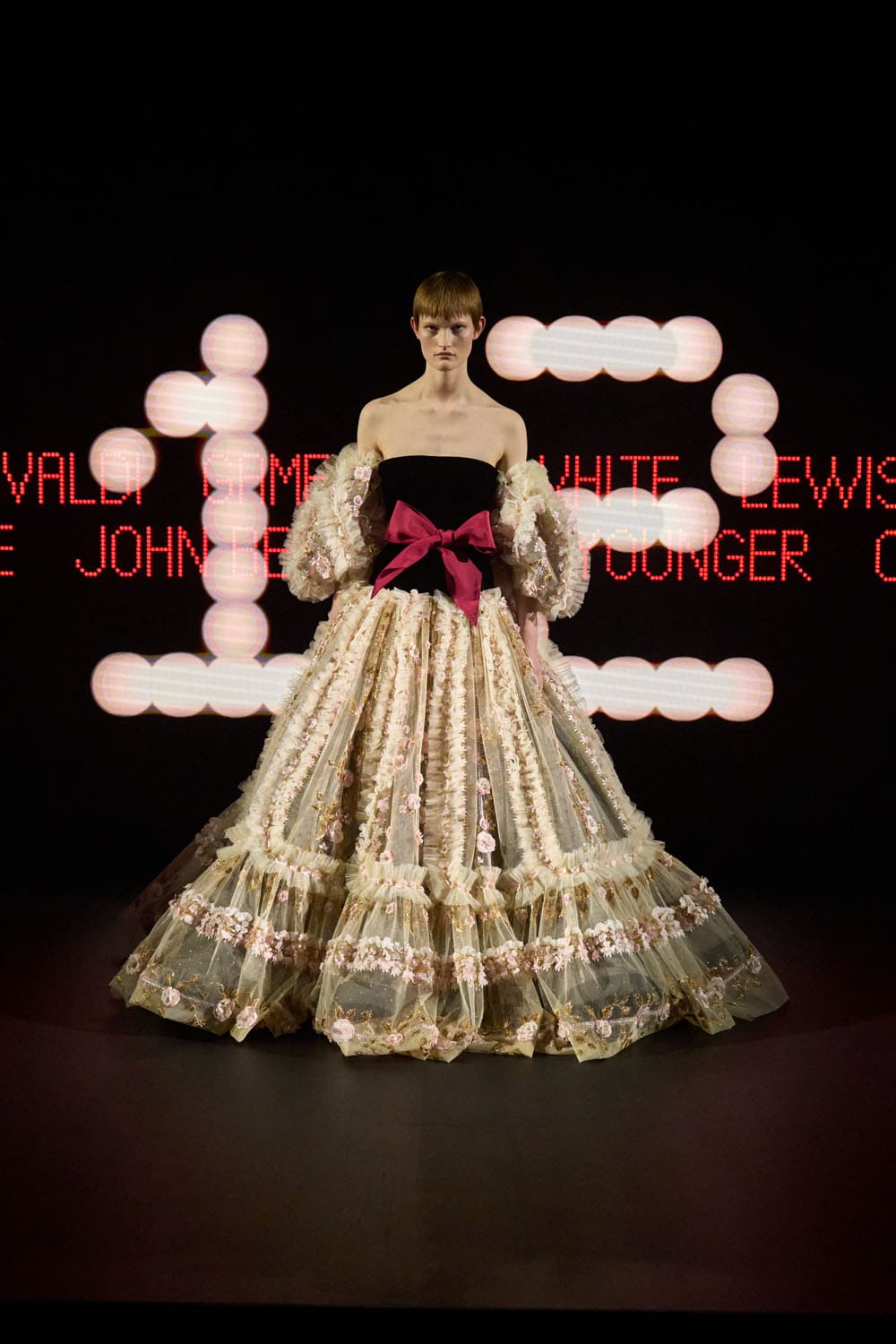 Valentino Haute Couture Primavera Verão 2025 Runway Revista (12)